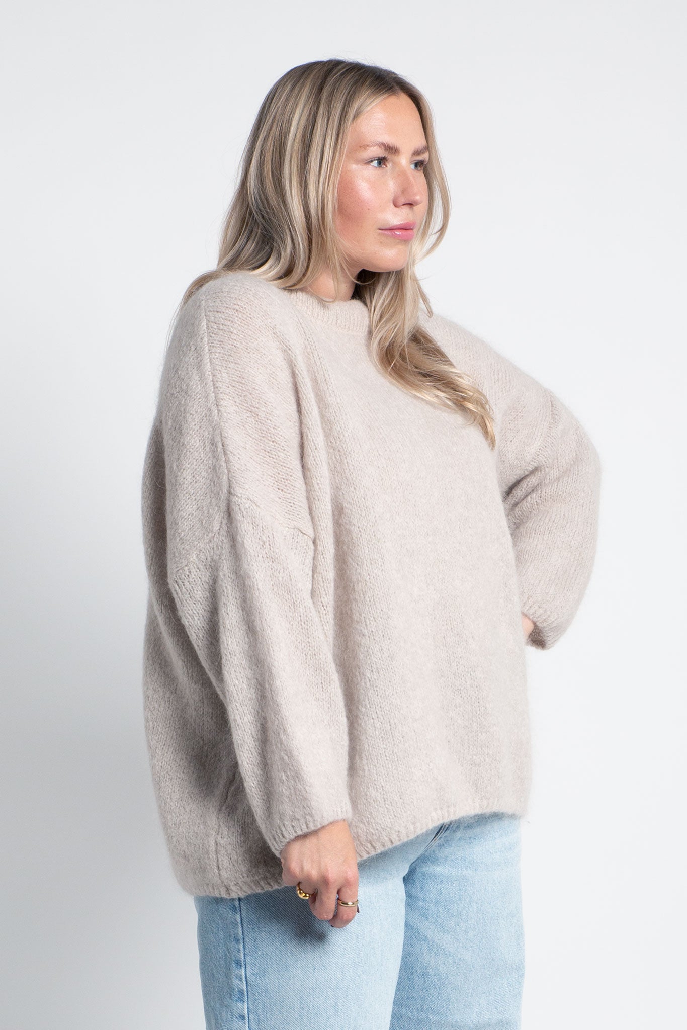 Strickpullover Oversized mit Rundhals Beige von vorne