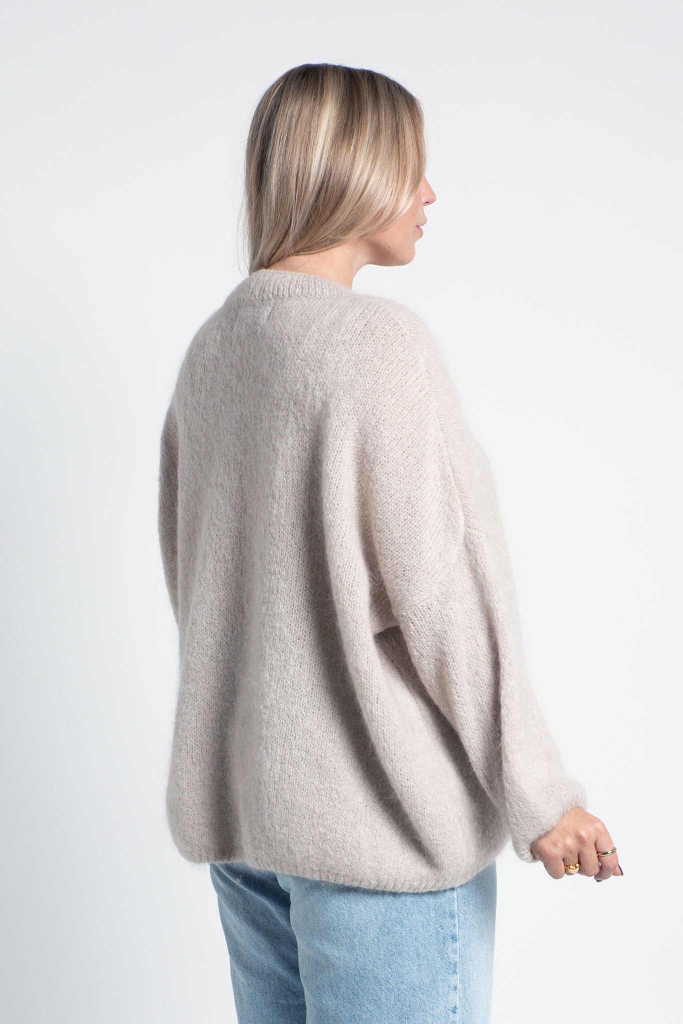 Strickpullover Oversized mit Rundhals Beige von hinten