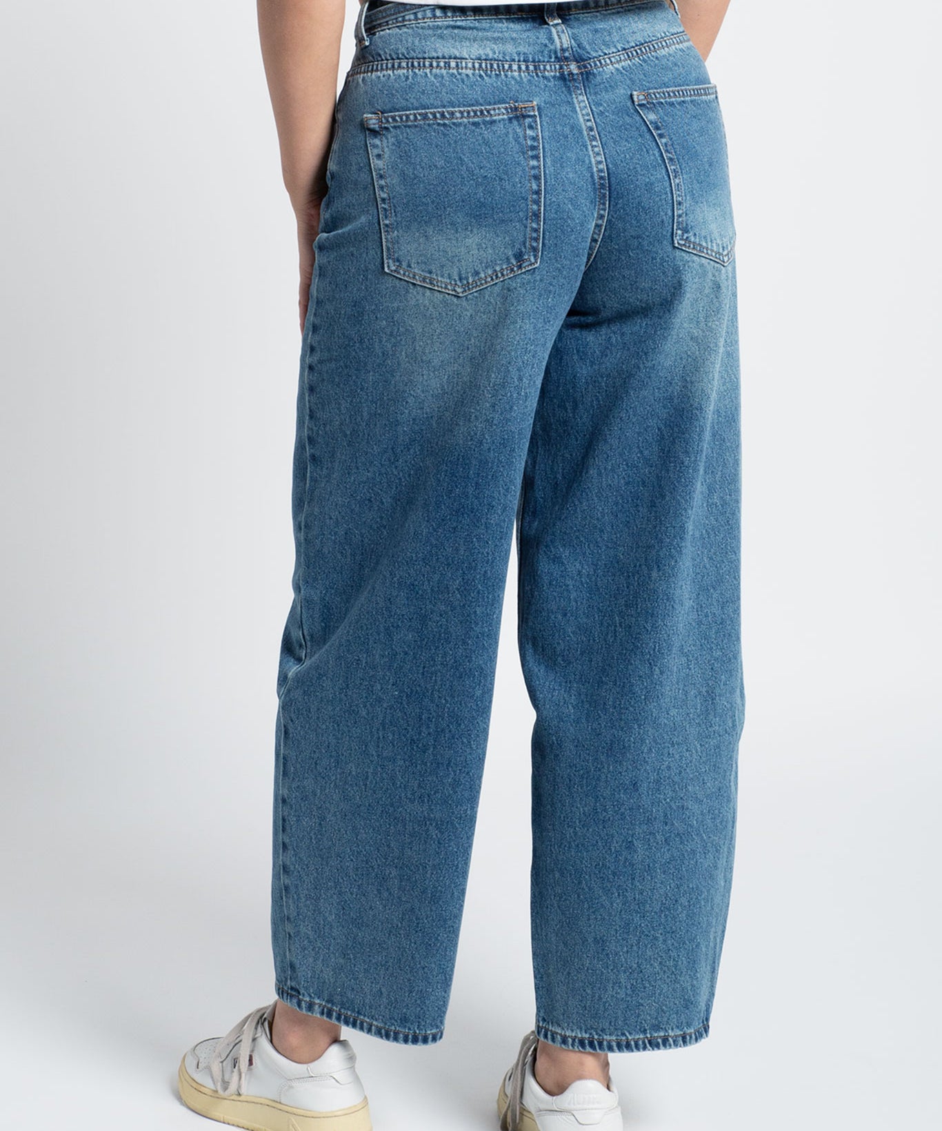 Jeans Ultra High Waisted Balloon Fit mit Gürtel Dunkelblau von hinten