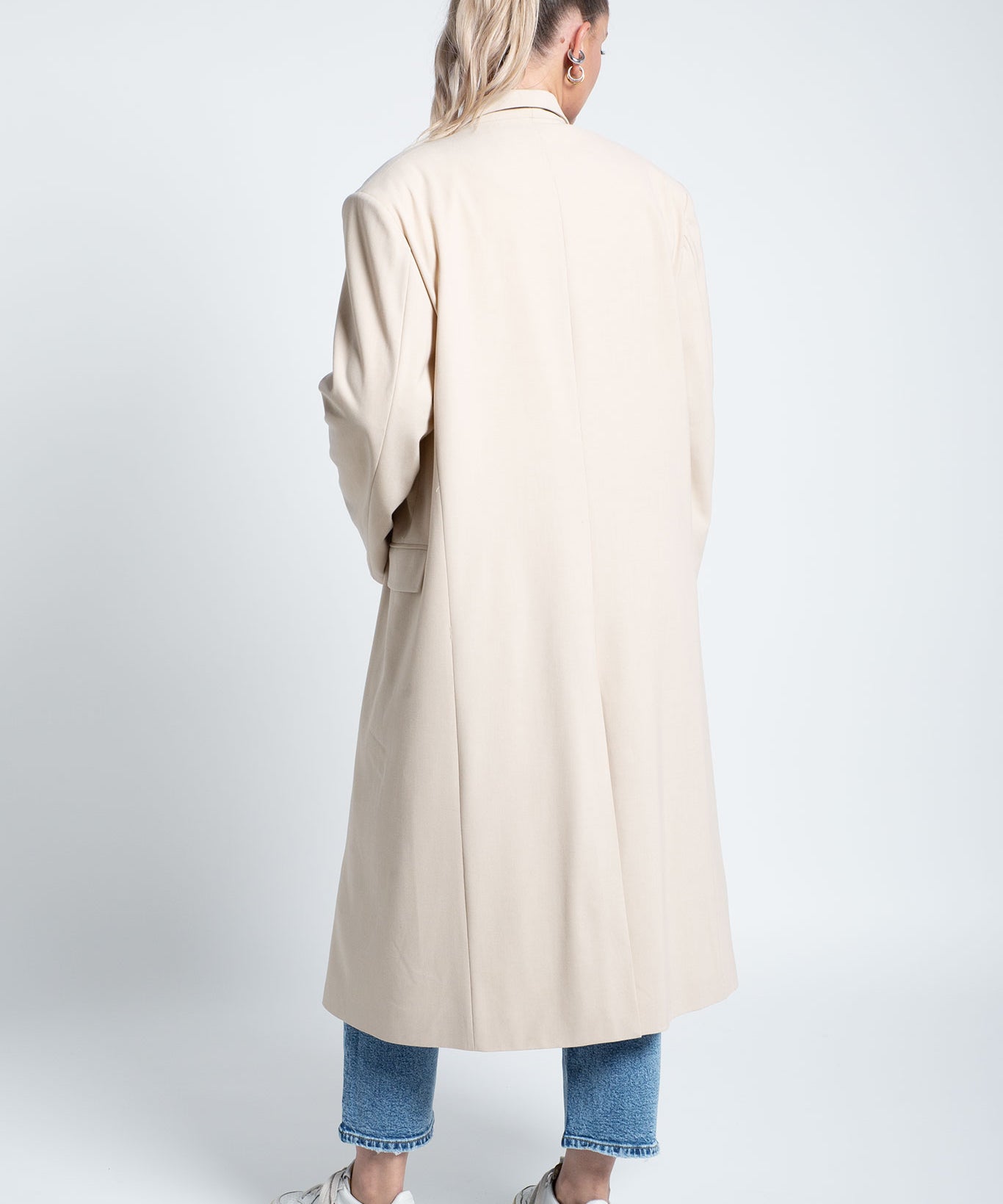 Mantel Maxi mit überschnittenen Schultern & Polstern Beige Ganzkörper hinten