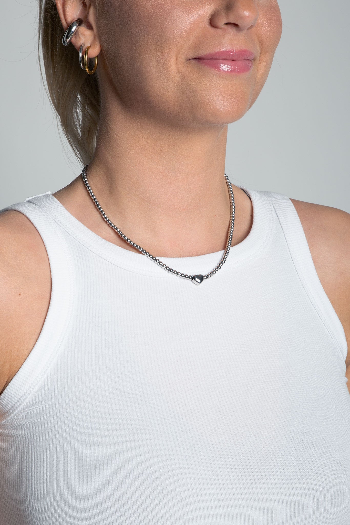 Kugelkette mit kleinem Herz aus Edelstahl Silber von vorne