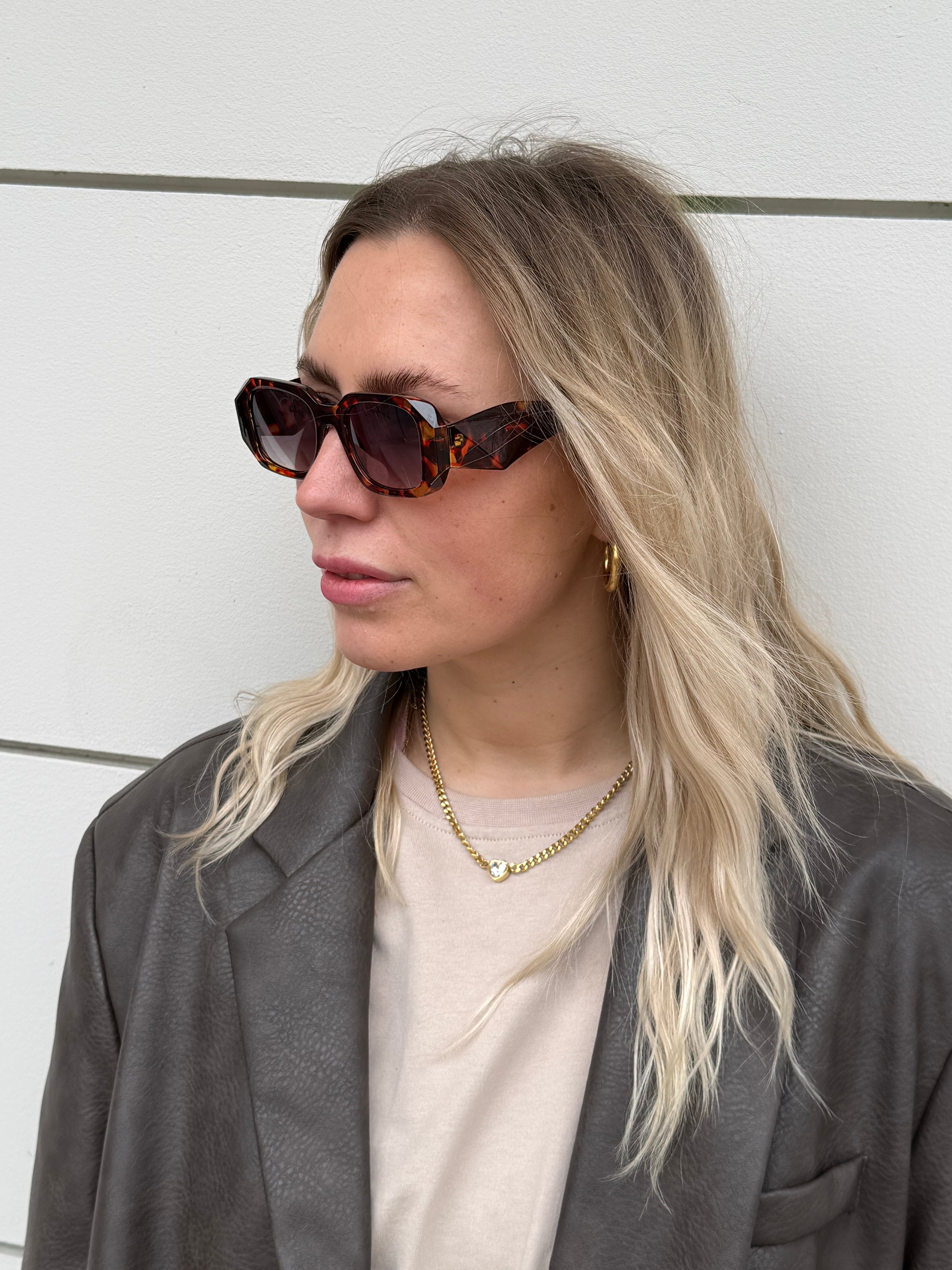 Sonnenbrille eckige Gläser breites Gestell Havanna