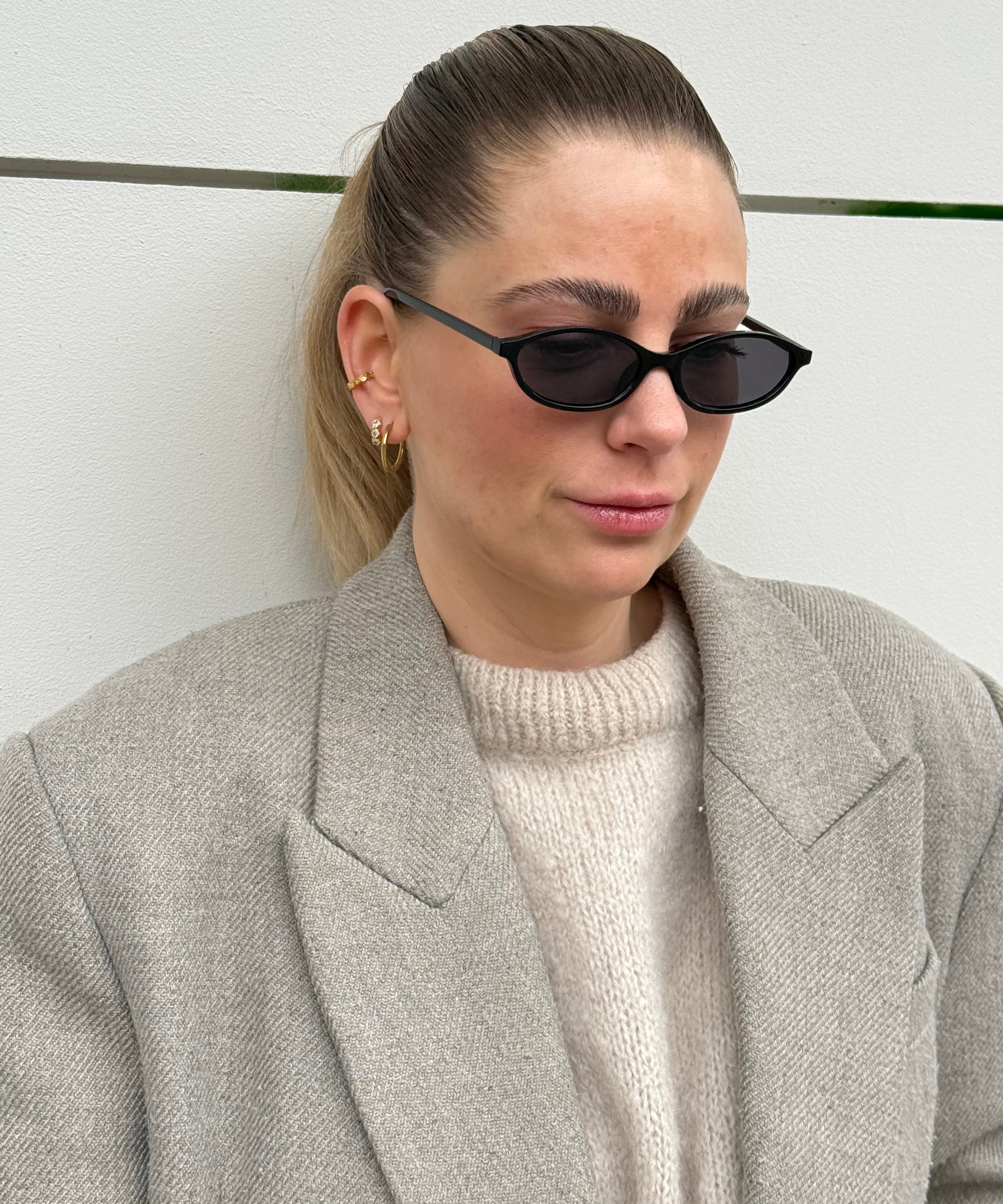 Sonnenbrille kleine ovale Gläser Schwarz Close