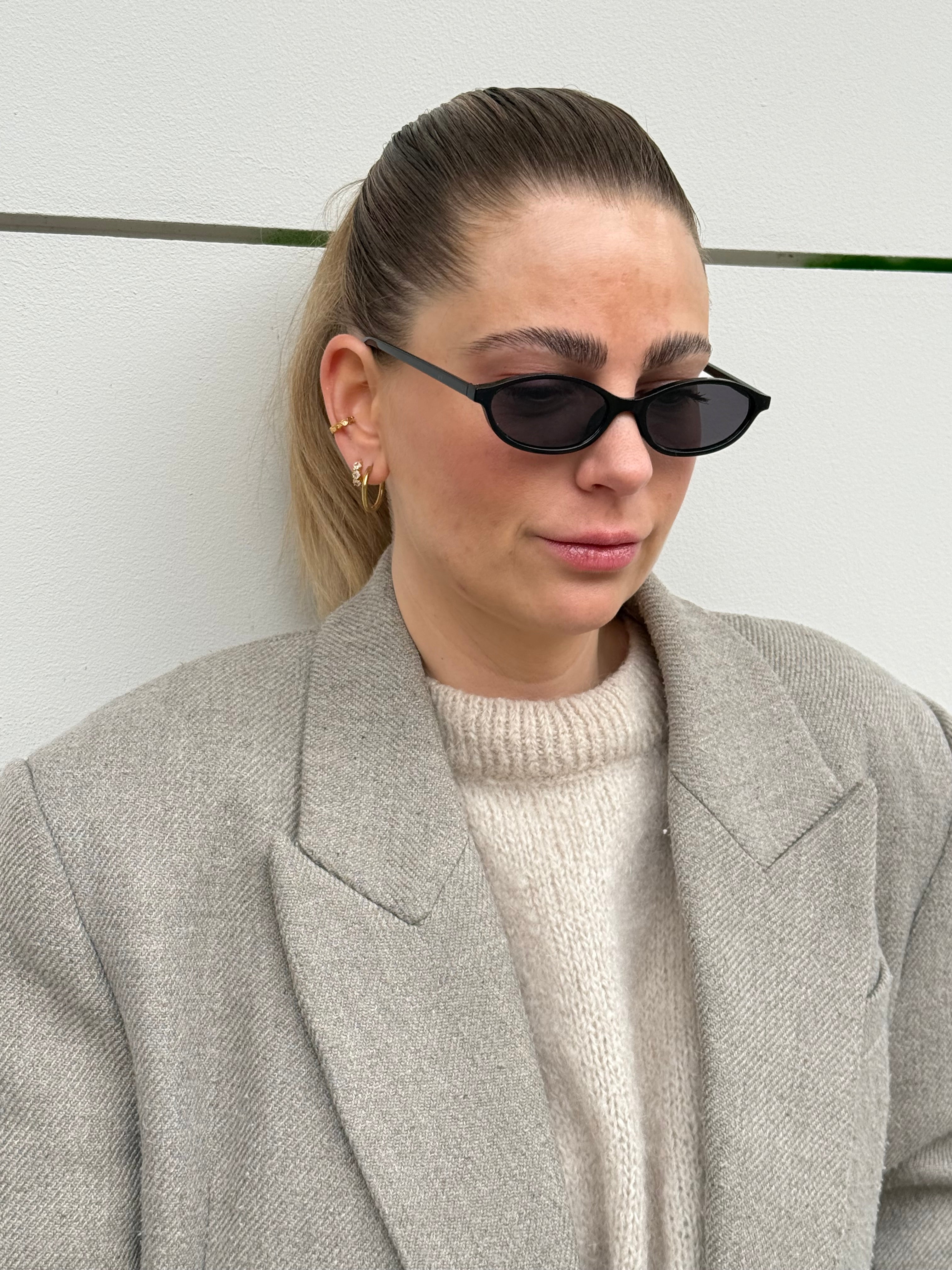 Sonnenbrille kleine ovale Gläser Schwarz Close