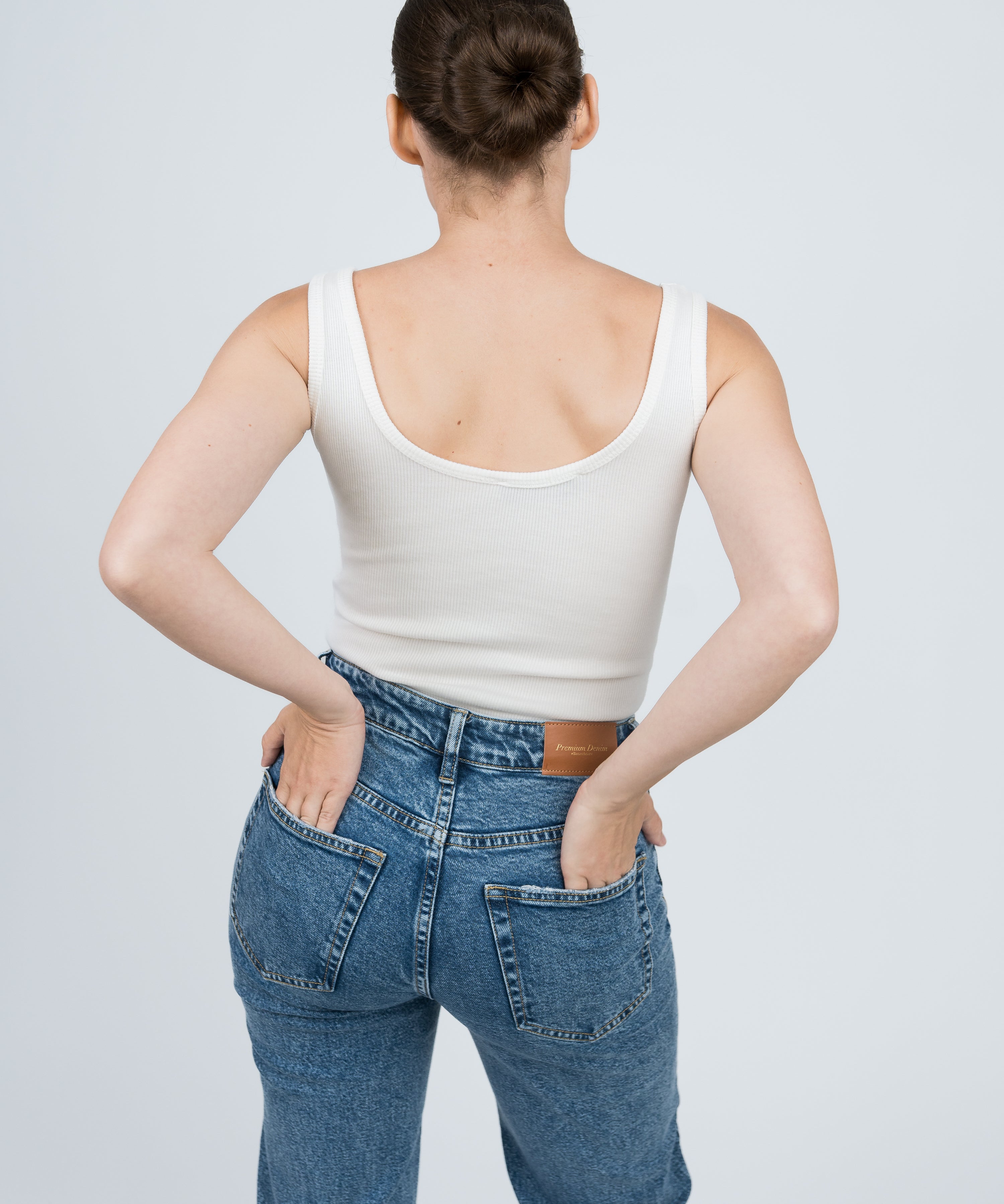 Body Gerippt mit Druckköpfen Weiß von hinten