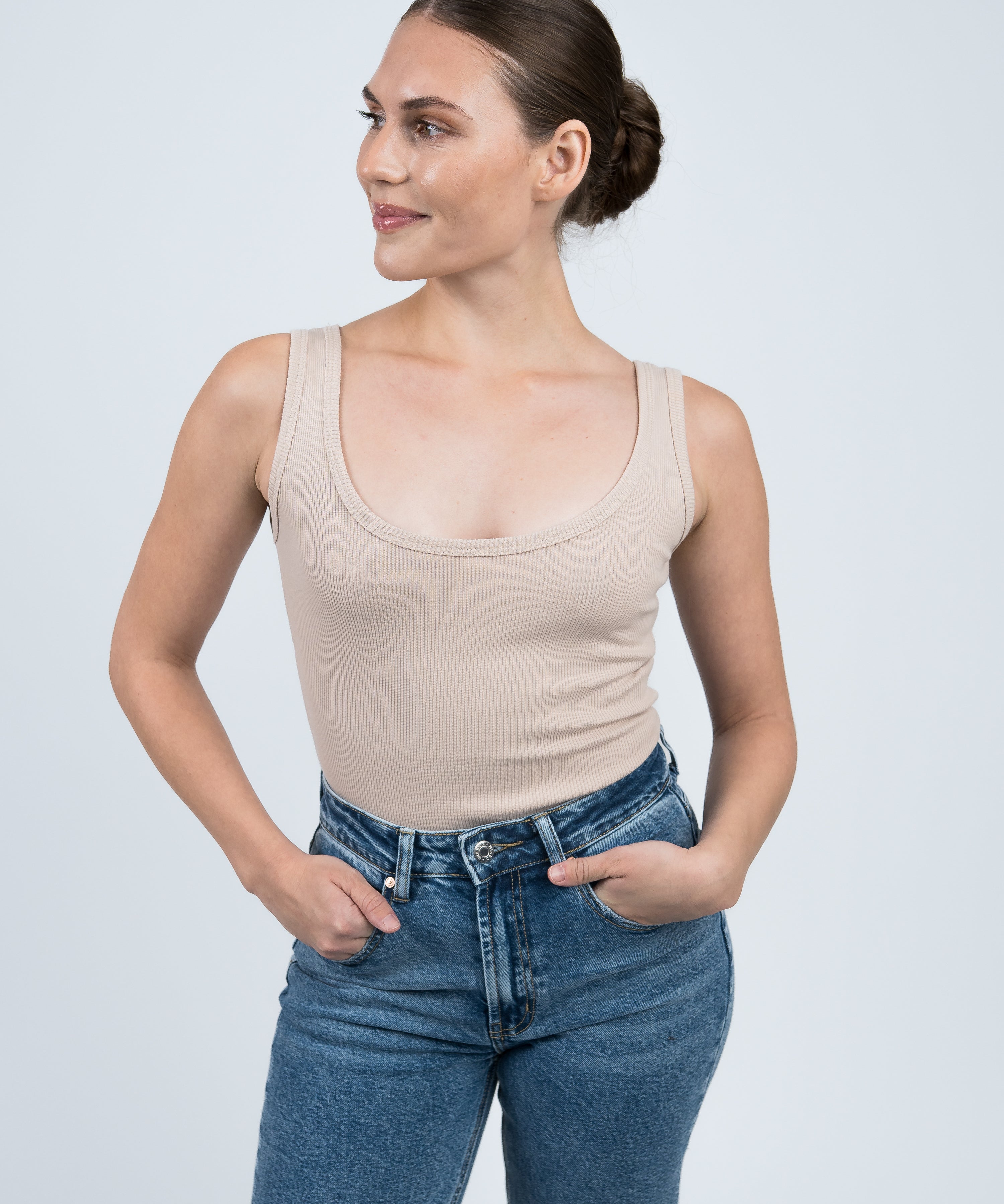 Body Gerippt mit Druckknöpfen Beige von vorne