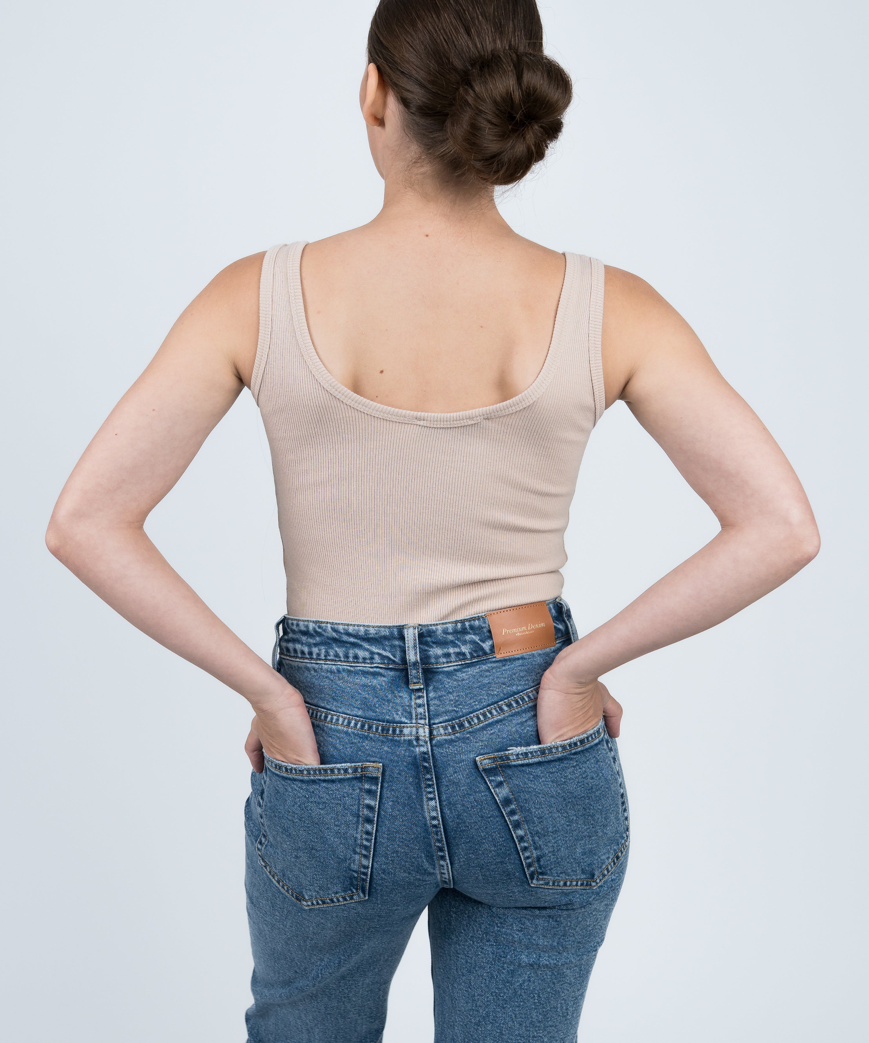 Body Gerippt mit Druckknöpfen Beige von hinten