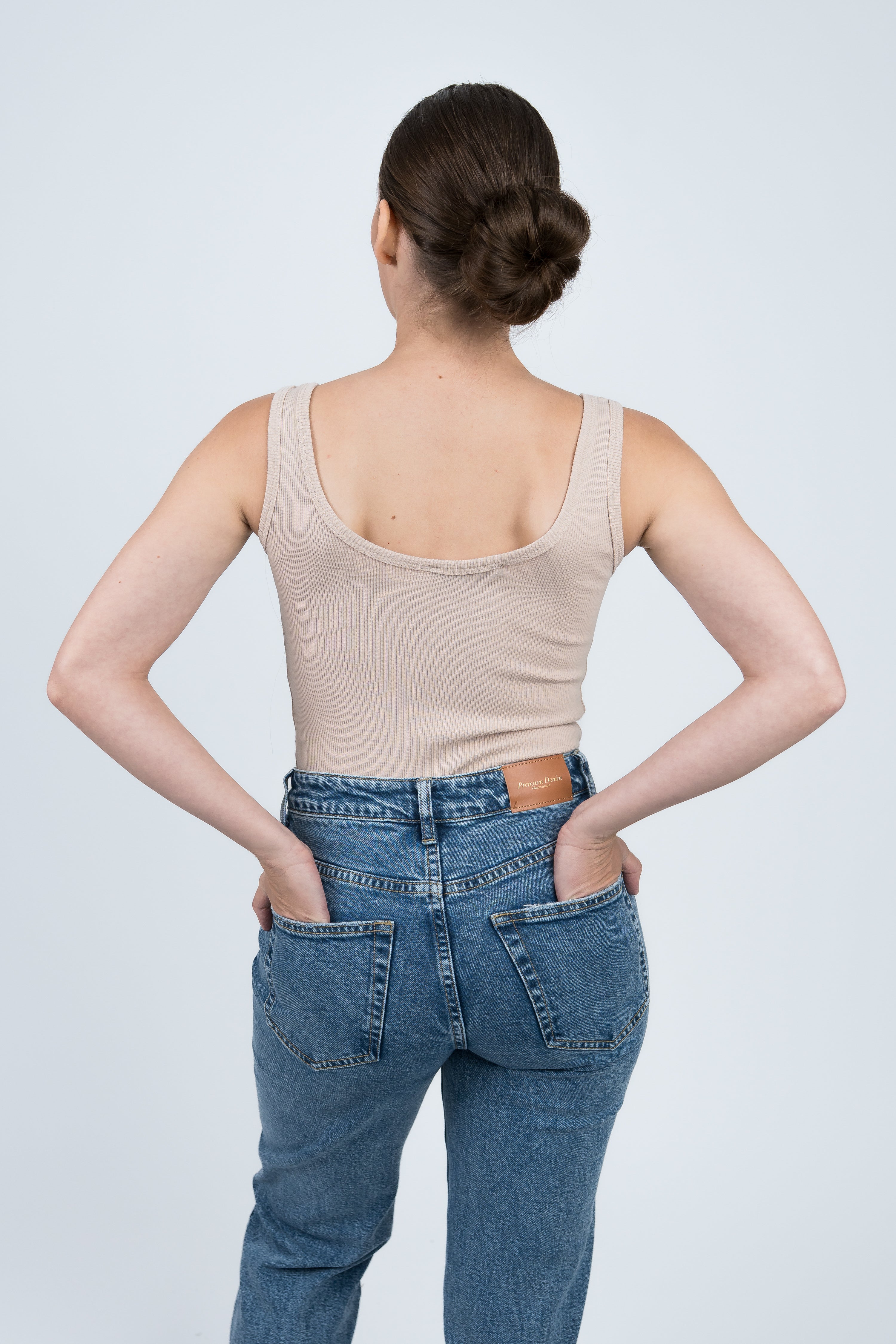 Body Gerippt mit Druckknöpfen Beige von hinten
