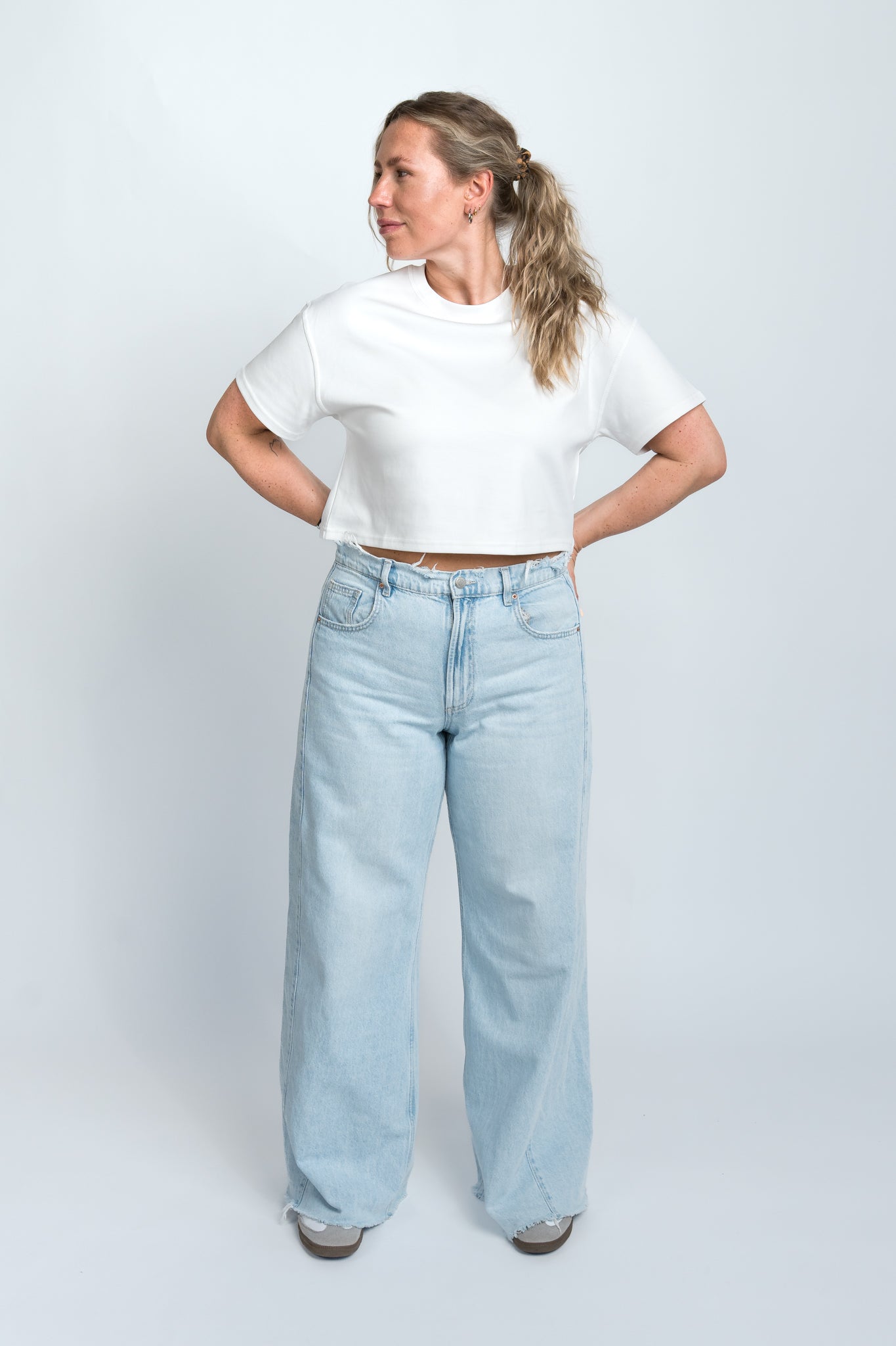 Crop Shirt Oversized Weiß Ganzkörper