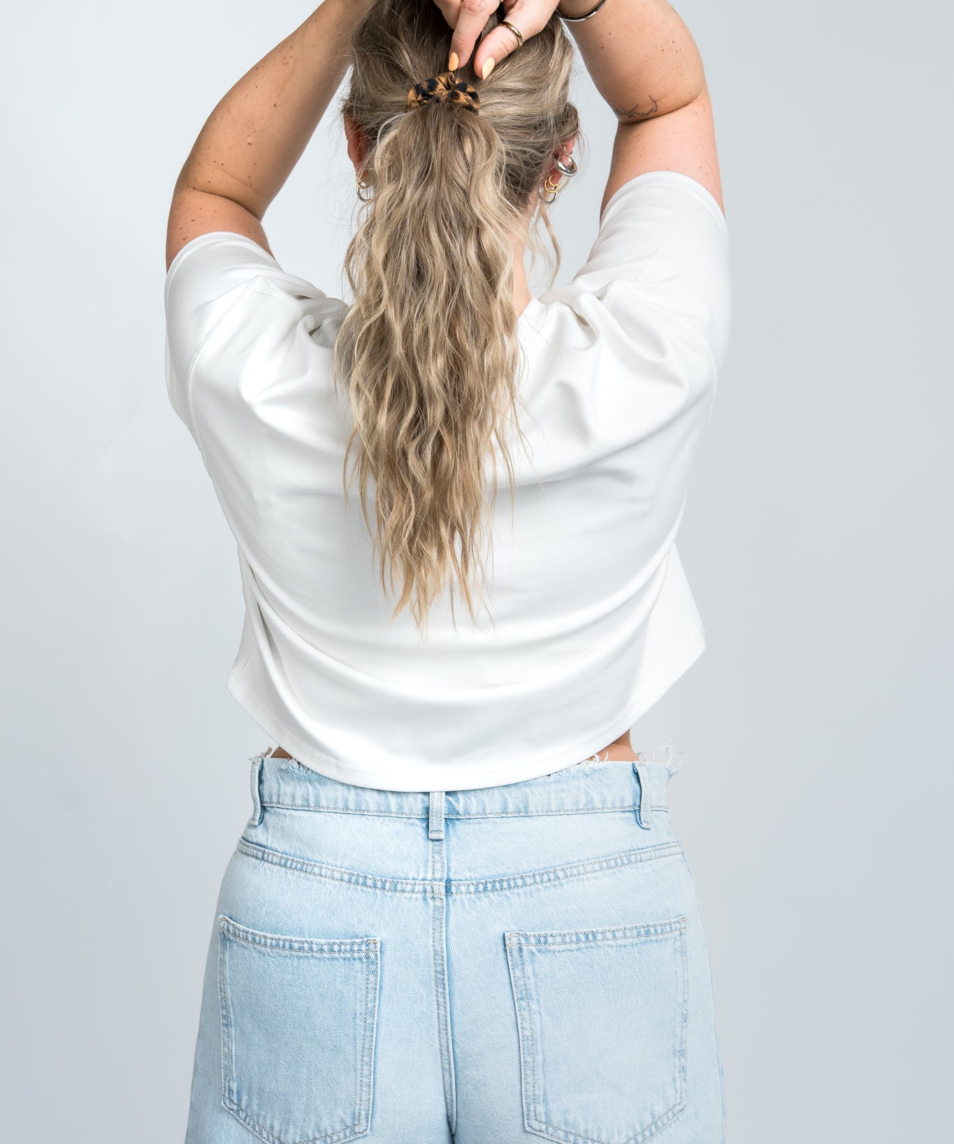 Crop Shirt Oversized Weiß von hinten