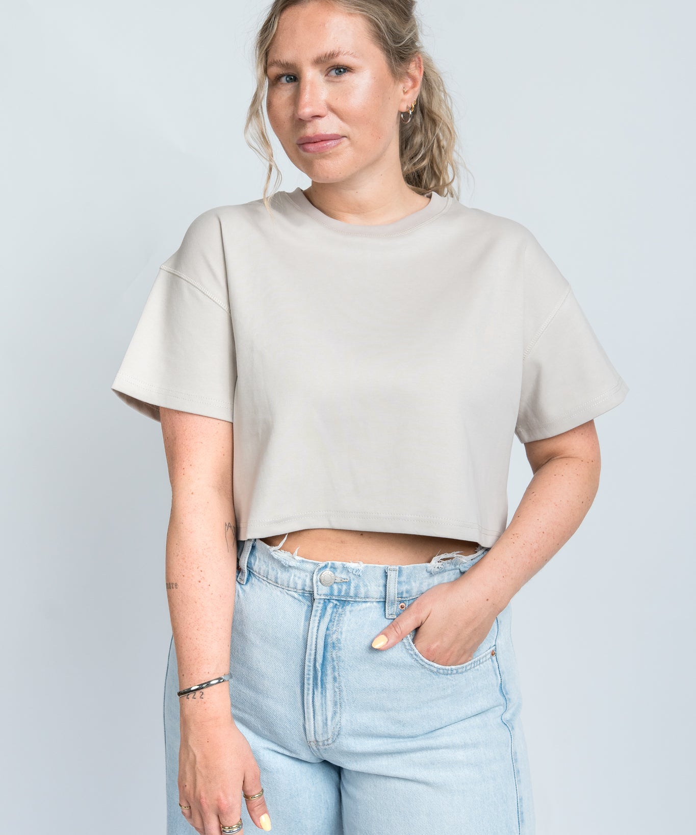 Crop Shirt Oversized Beige von vorne