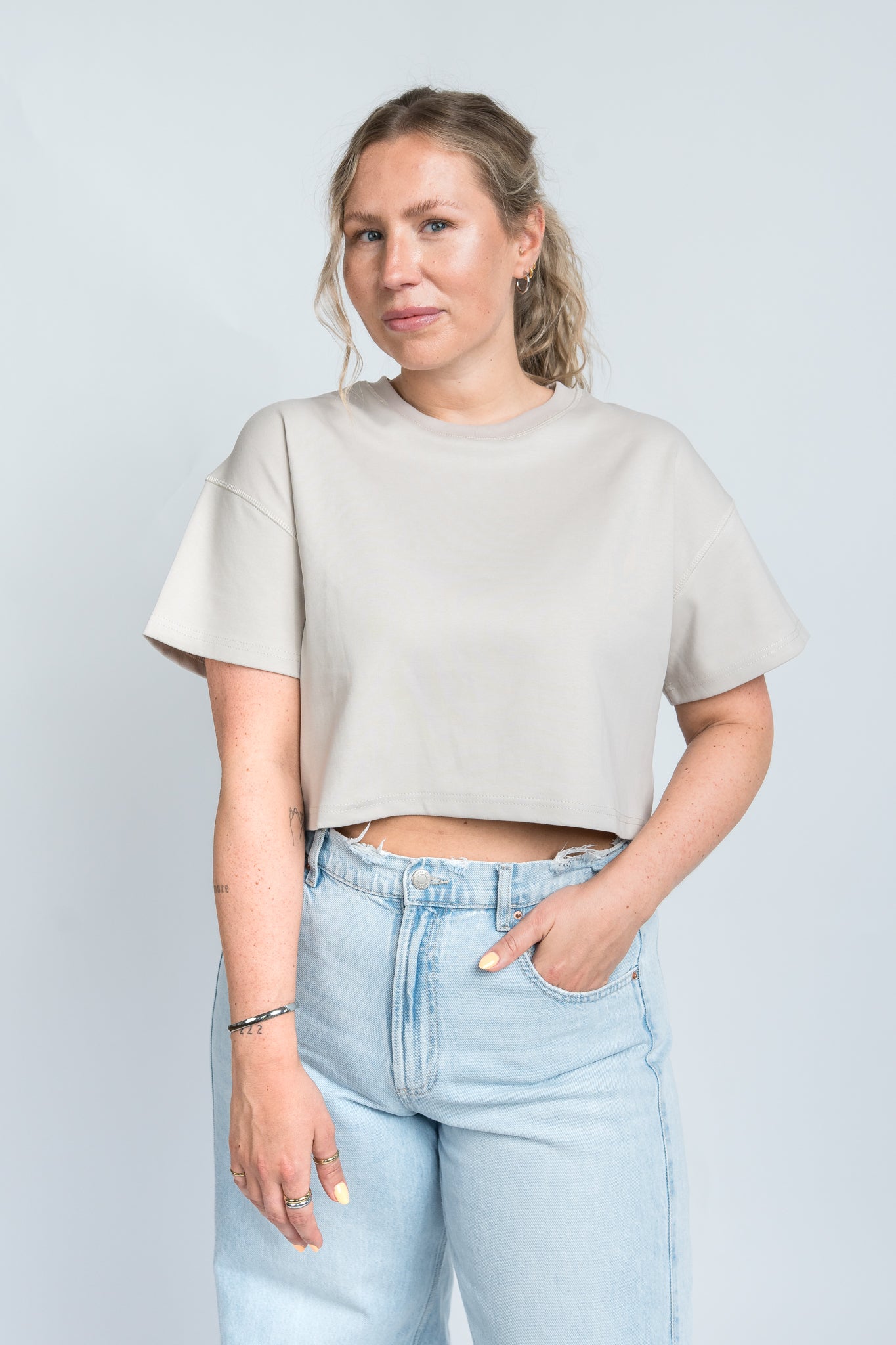 Crop Shirt Oversized Beige von vorne
