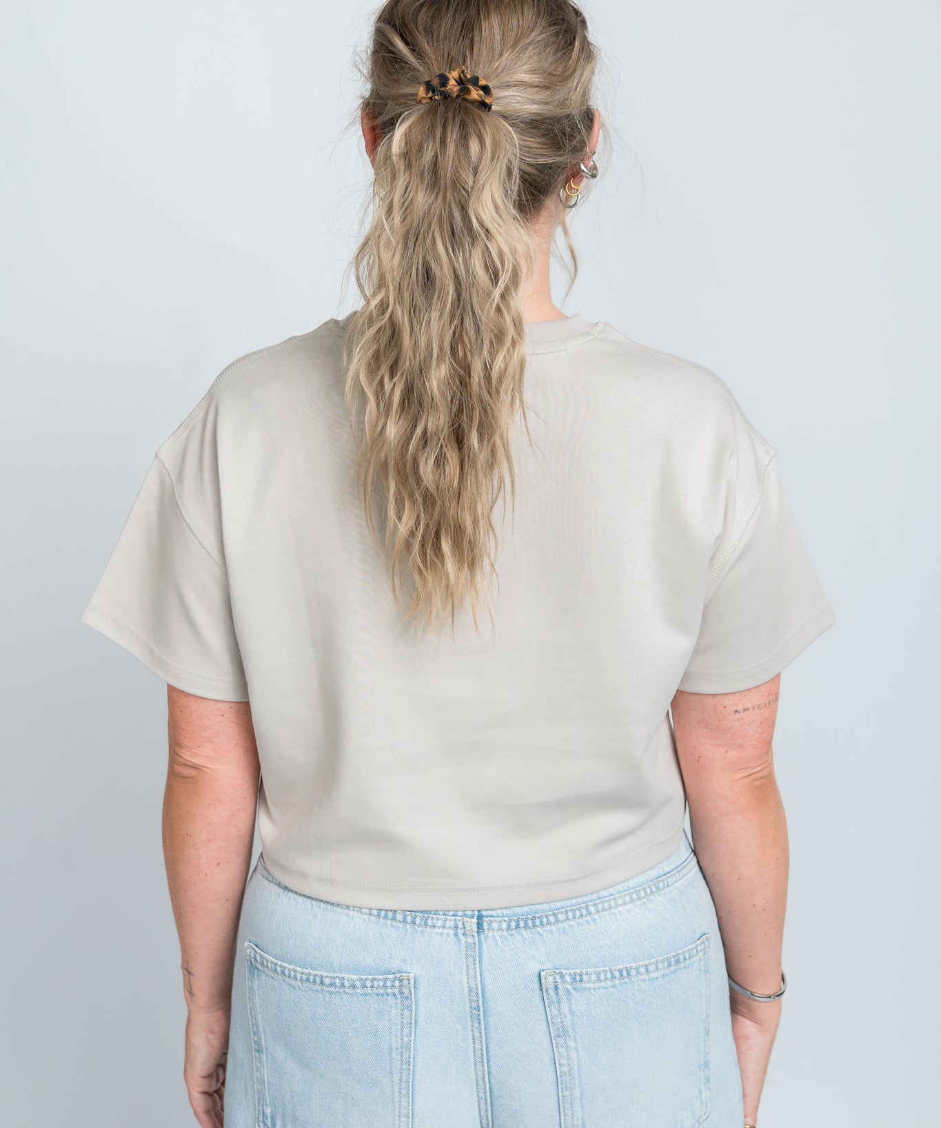 Crop Shirt Oversized Beige von hinten