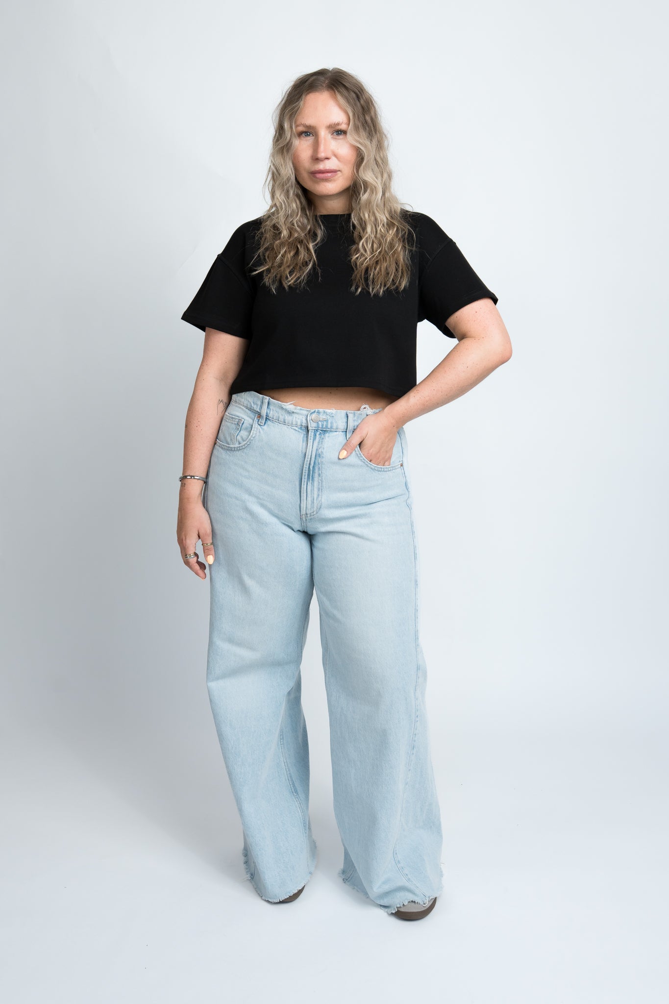 Crop Shirt Oversized Schwarz Ganzkörper