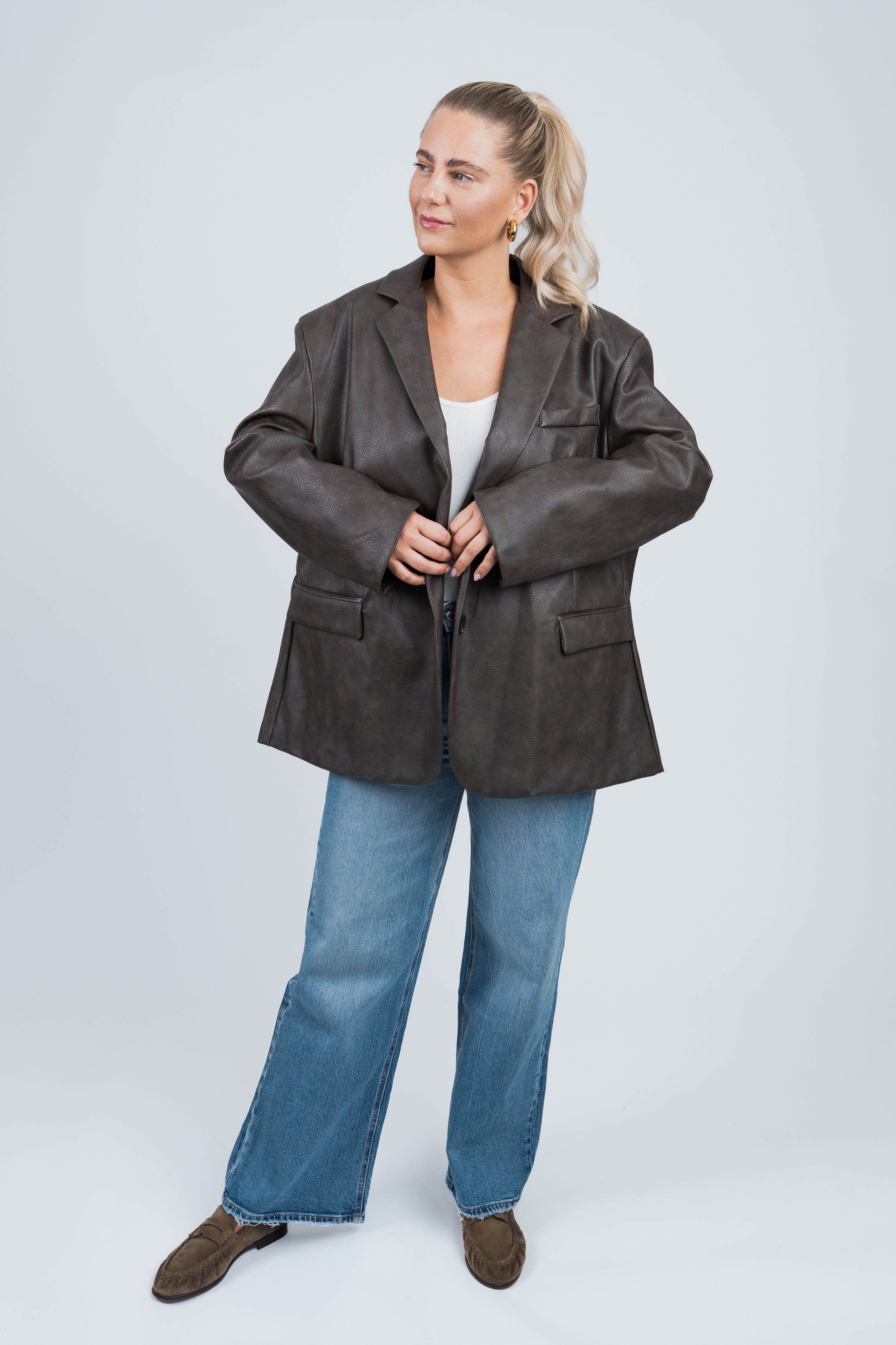 Lederblazer Oversized Dunkelbraun Ganzkörper