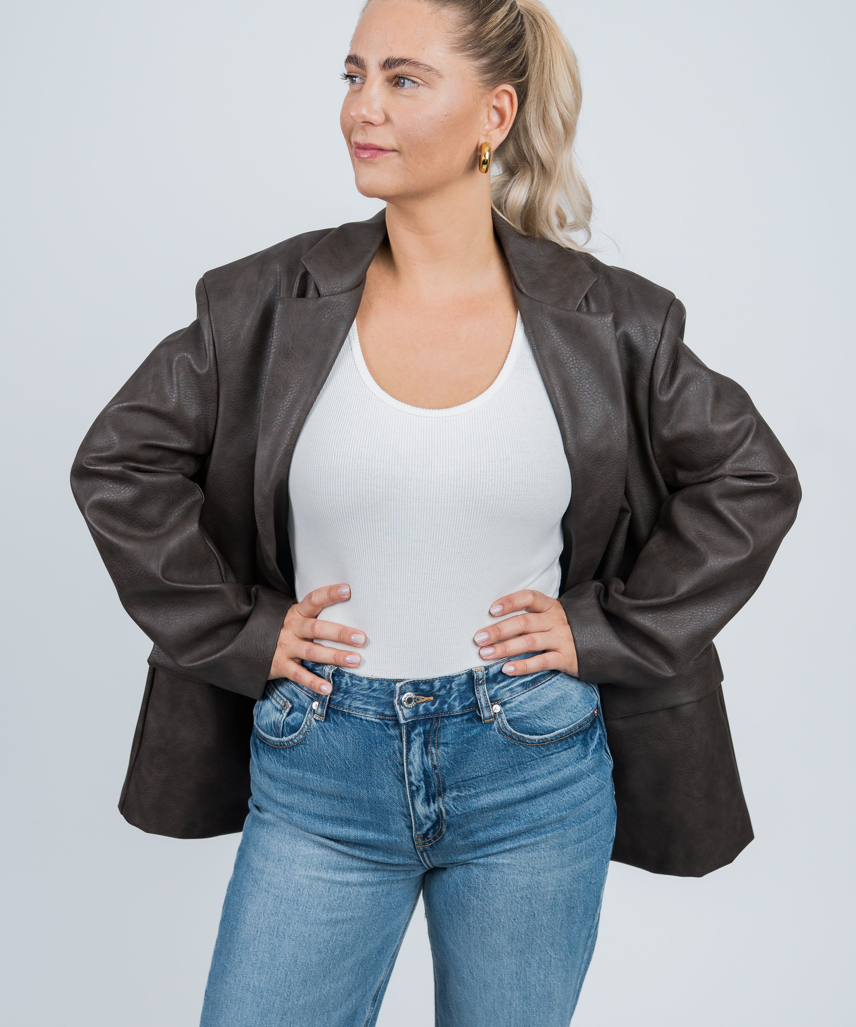 Lederblazer Oversized Dunkelbraun von vorne