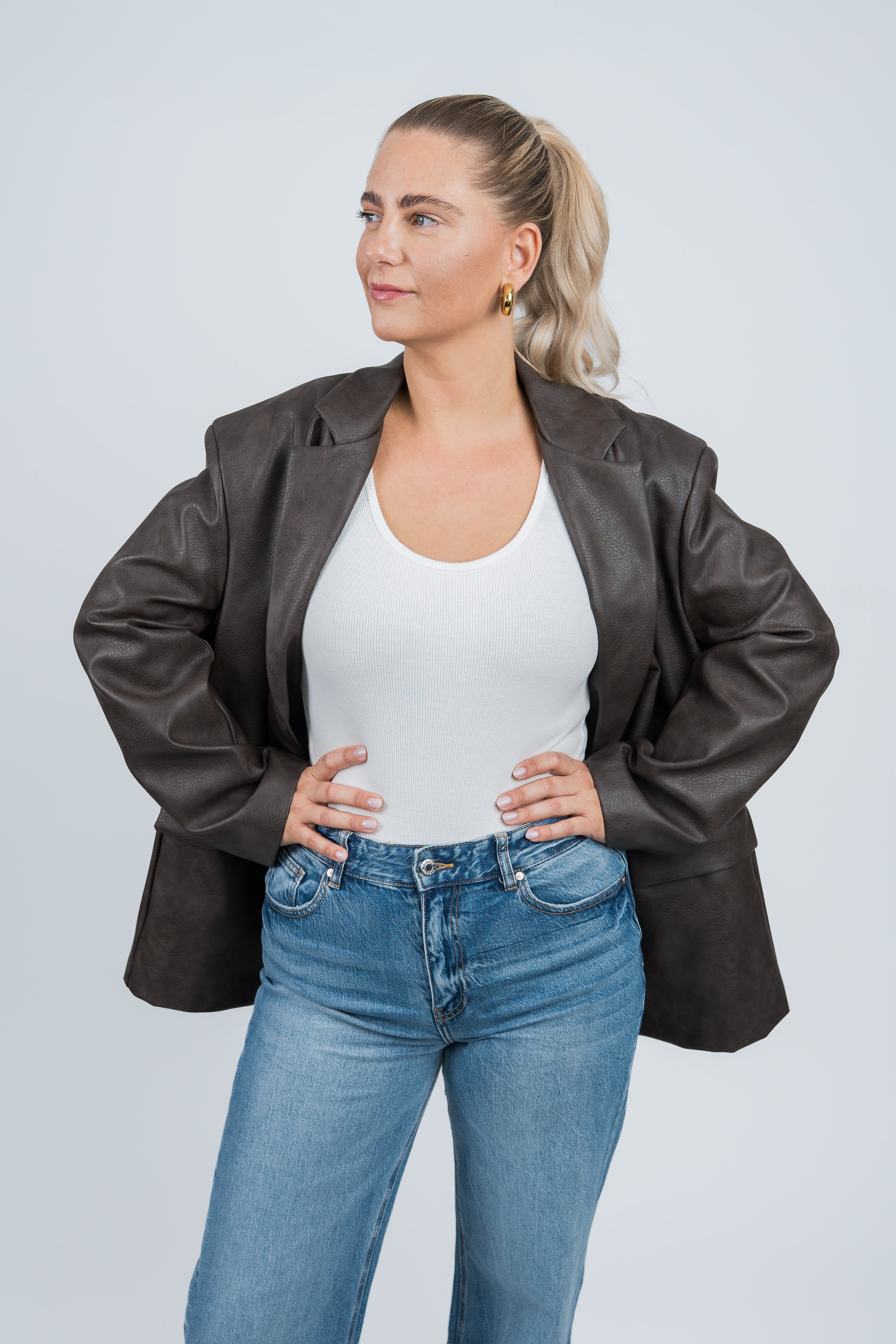 Lederblazer Oversized Dunkelbraun von vorne