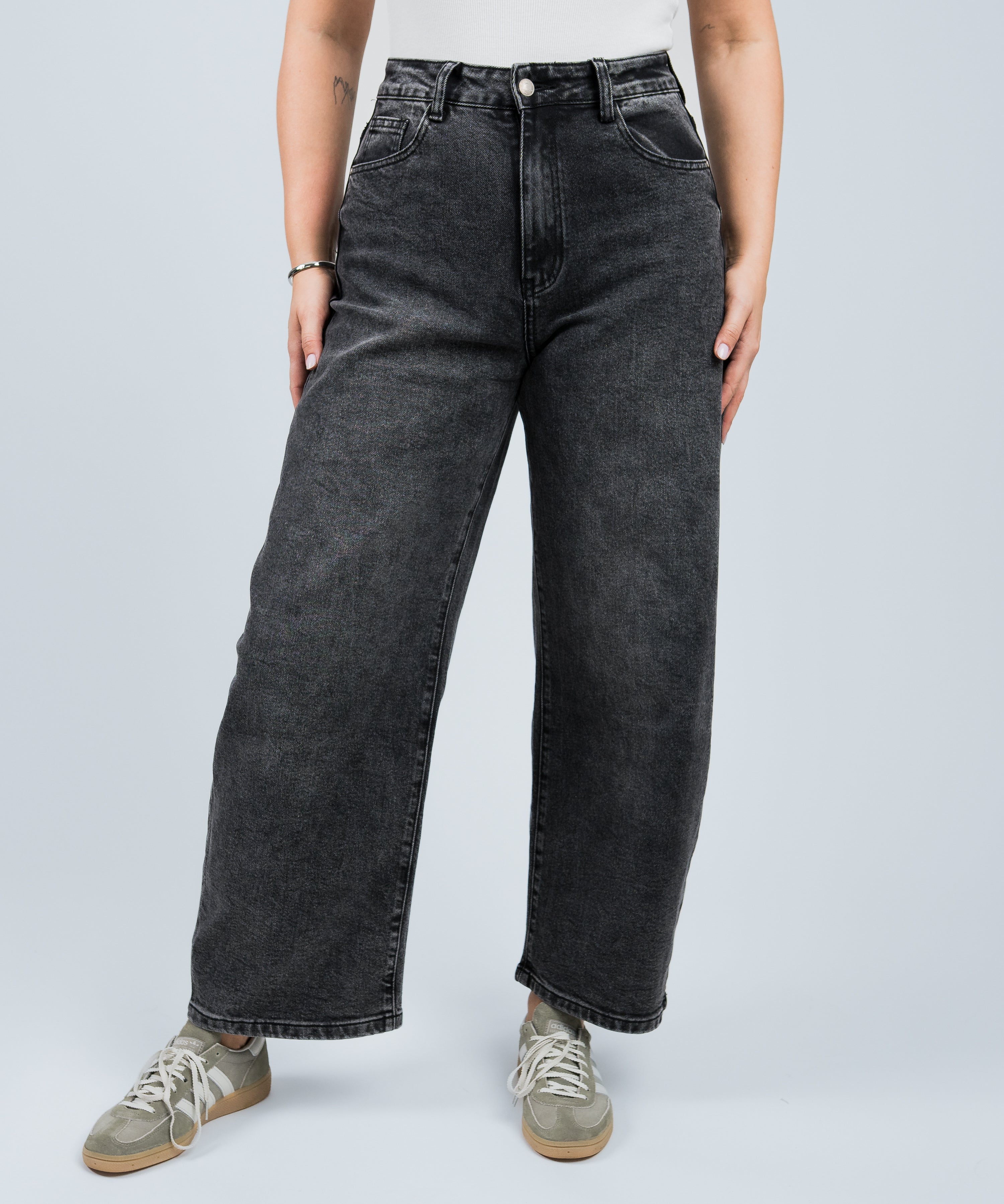 Jeans High Waisted Ballon Fit Schwarz Grau von vorne