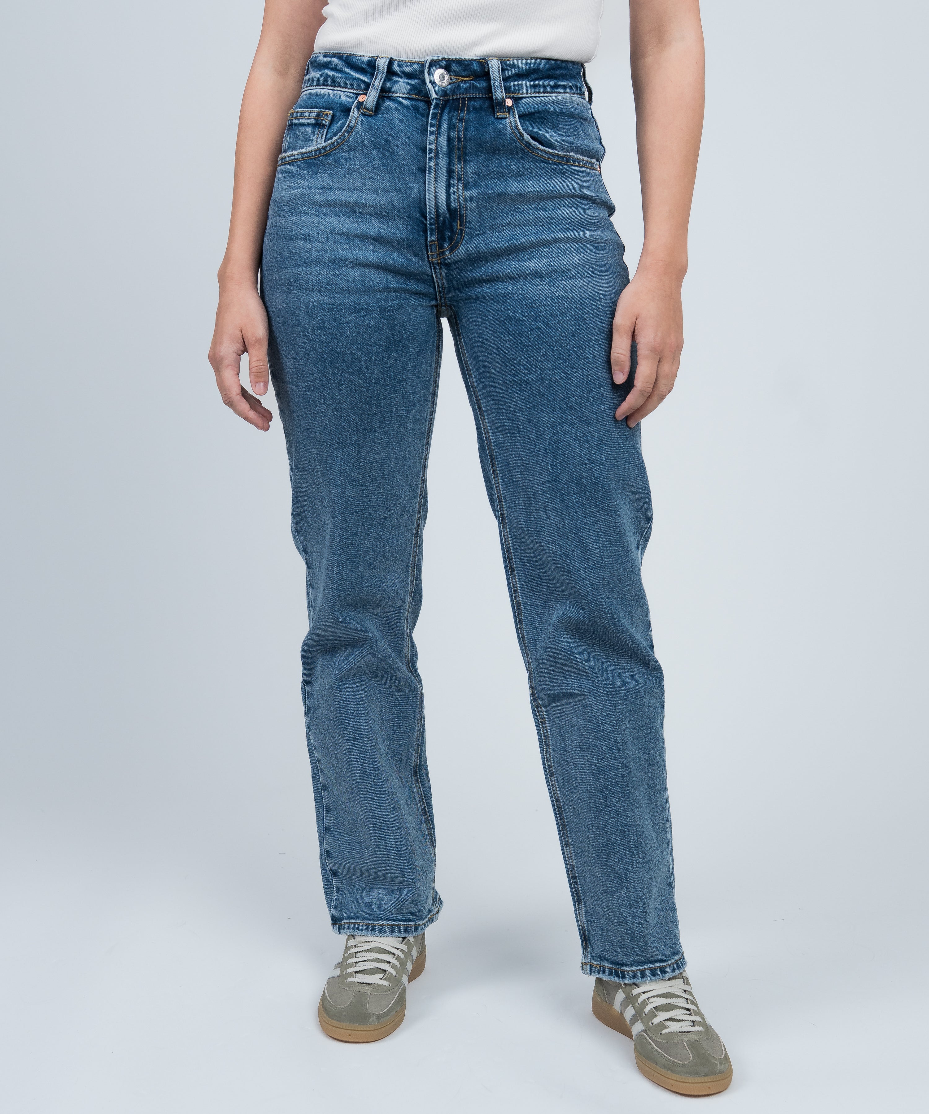 Jeans High Waist Straight Fit Dunkelblau von vorne