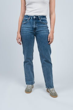 Jeans High Waist Straight Fit Dunkelblau von vorne