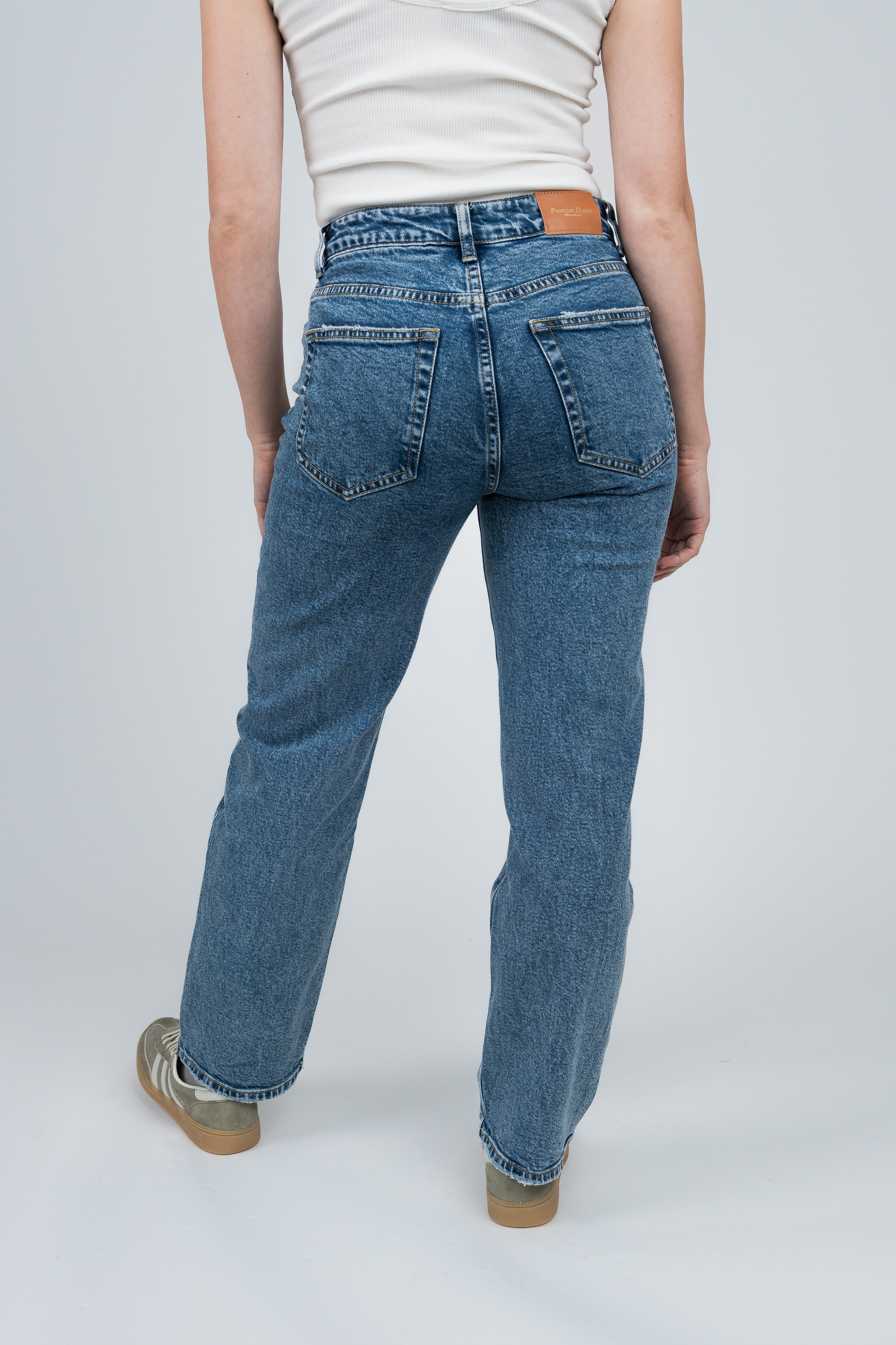 Jeans High Waist Straight Fit Dunkelblau von hinten