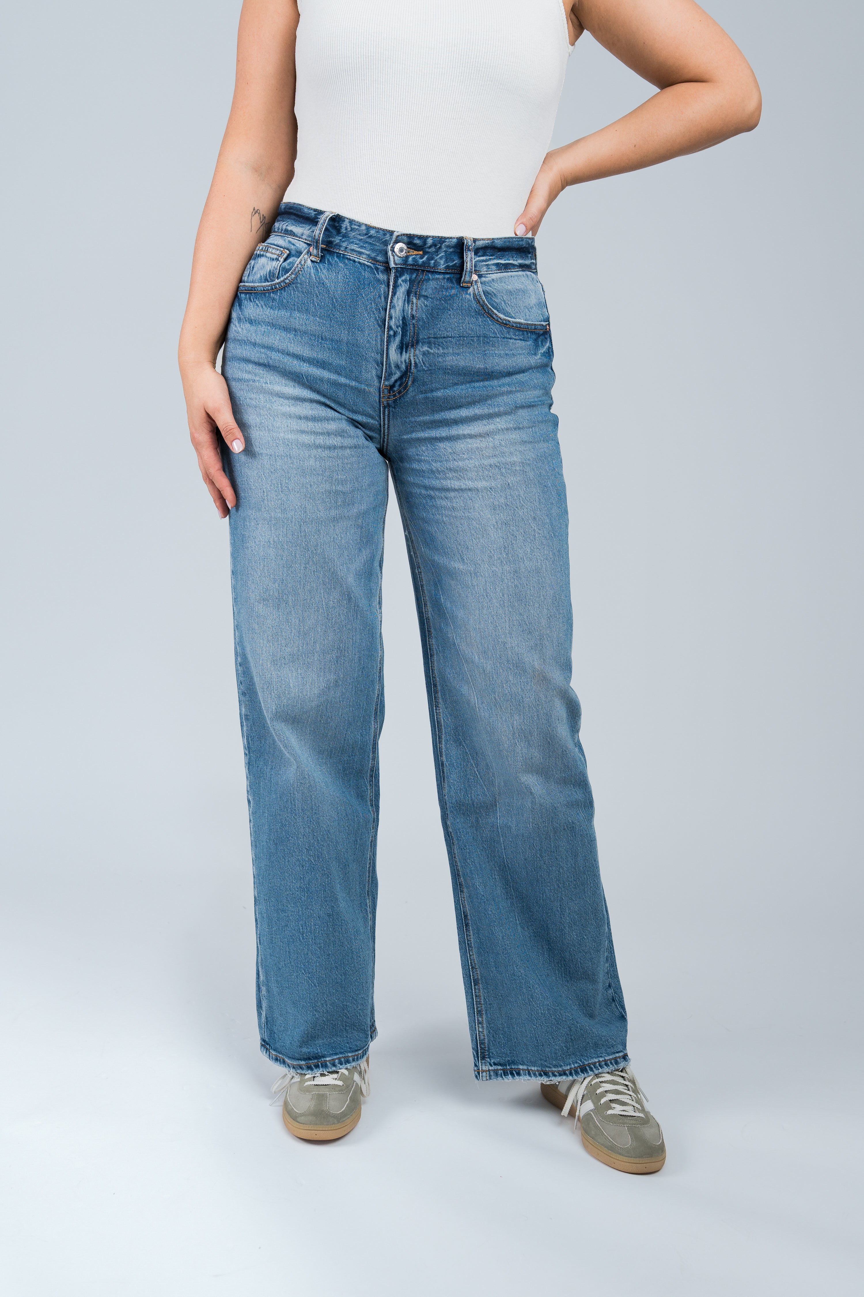 Jeans High Waisted Wide Leg mit Waschung Dunkelblau von vorne
