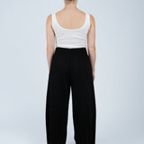 Joggerpants High Waisted mit Gummizug Schwarz Ganzkörper hinten
