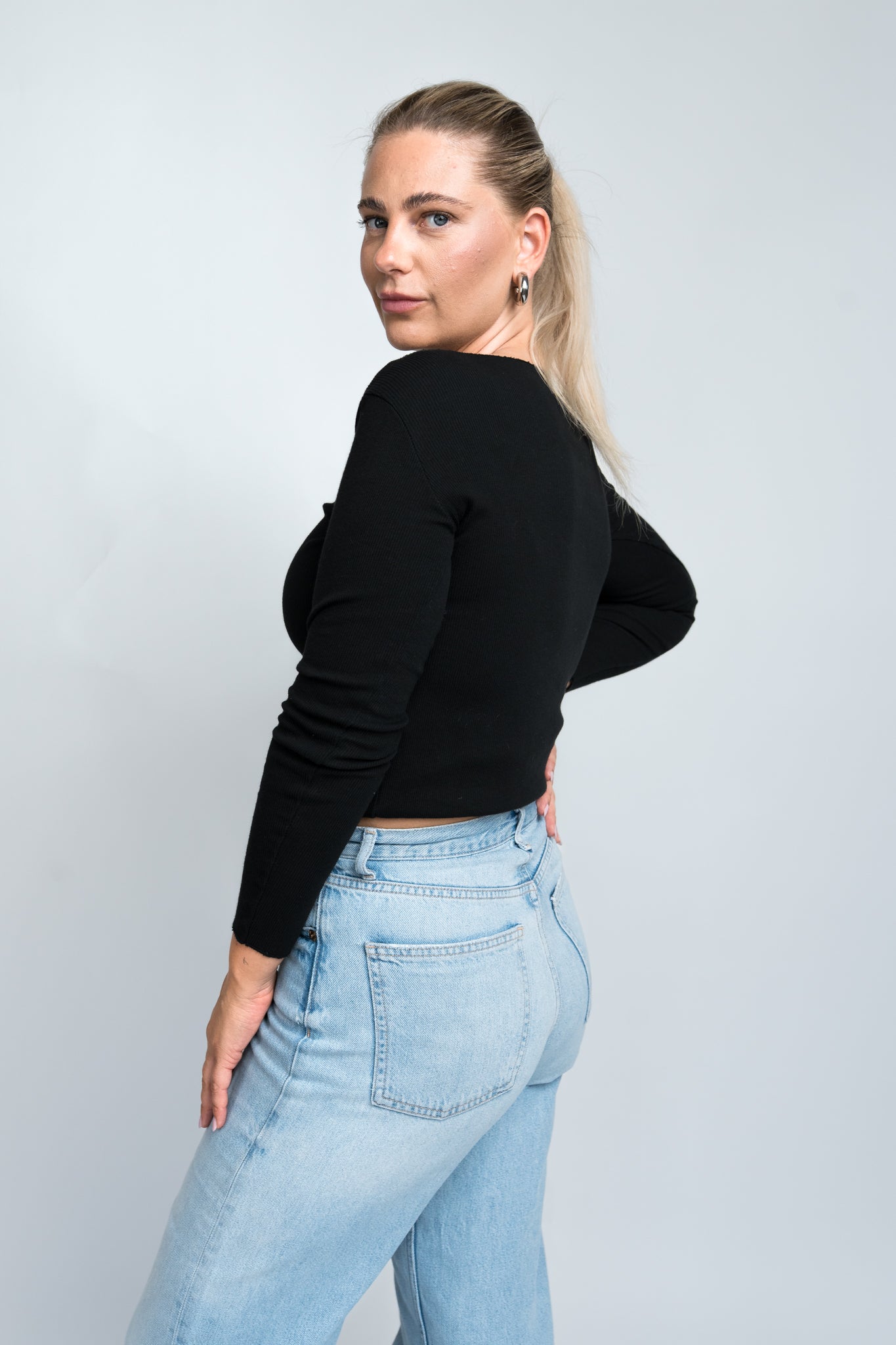 Langarmshirt mit Wellenkante Schwarz seitlich
