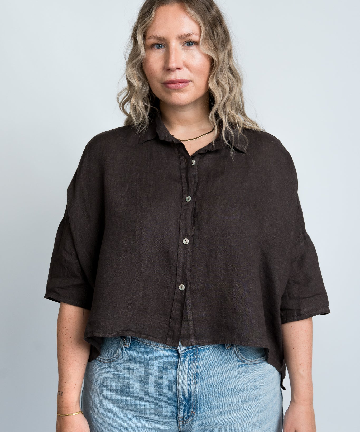 Leinenbluse Dunkelbraun Damen mit Kragen von vorne