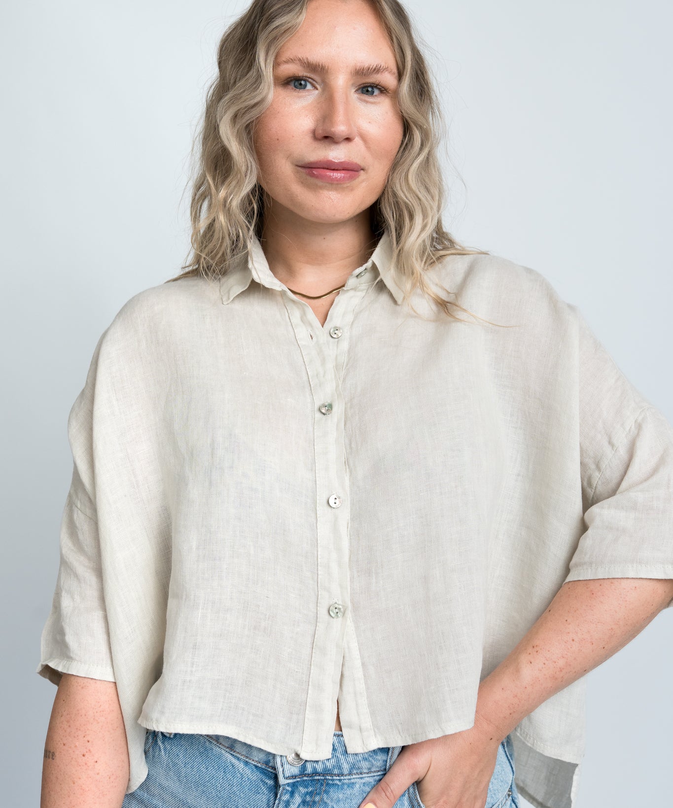 Leinenbluse Beige Damen mit Kragen von vorne