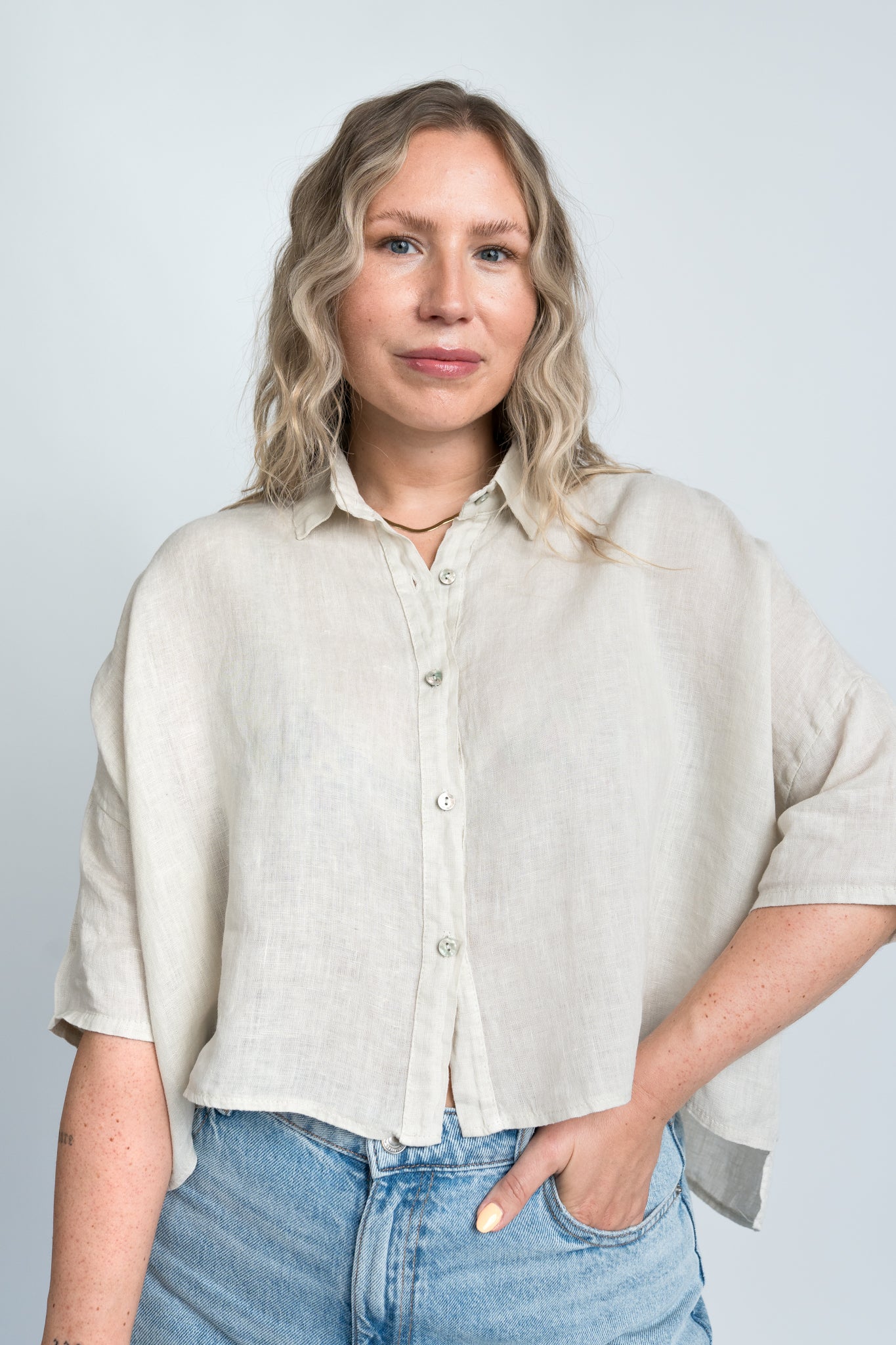 Leinenbluse Beige Damen mit Kragen von vorne