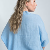 Leinenbluse Hellblau Damen mit Kragen von hinten