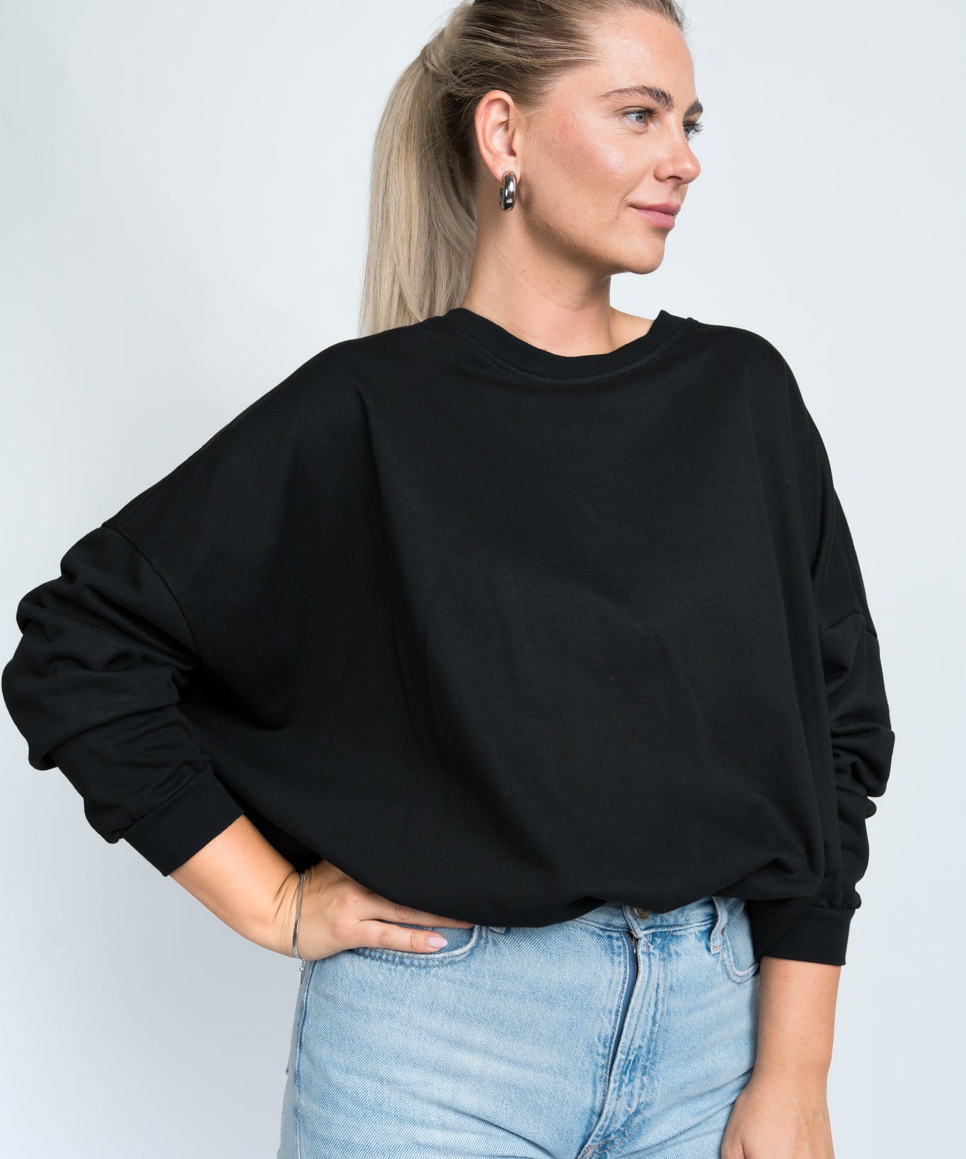 Sweater Oversized mit Bund Schwarz von vorne