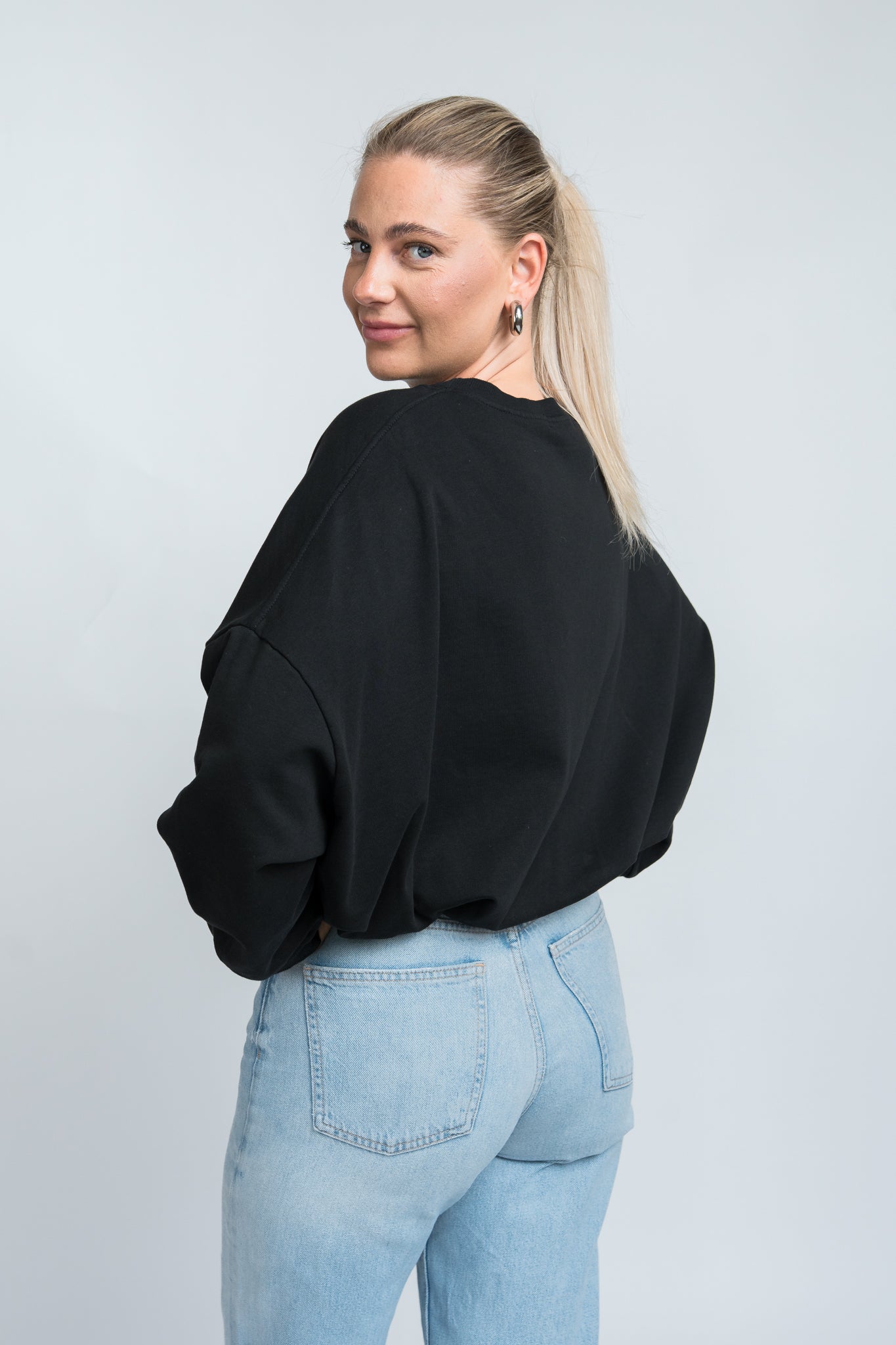 Sweater Oversized mit Bund Schwarz von hinten