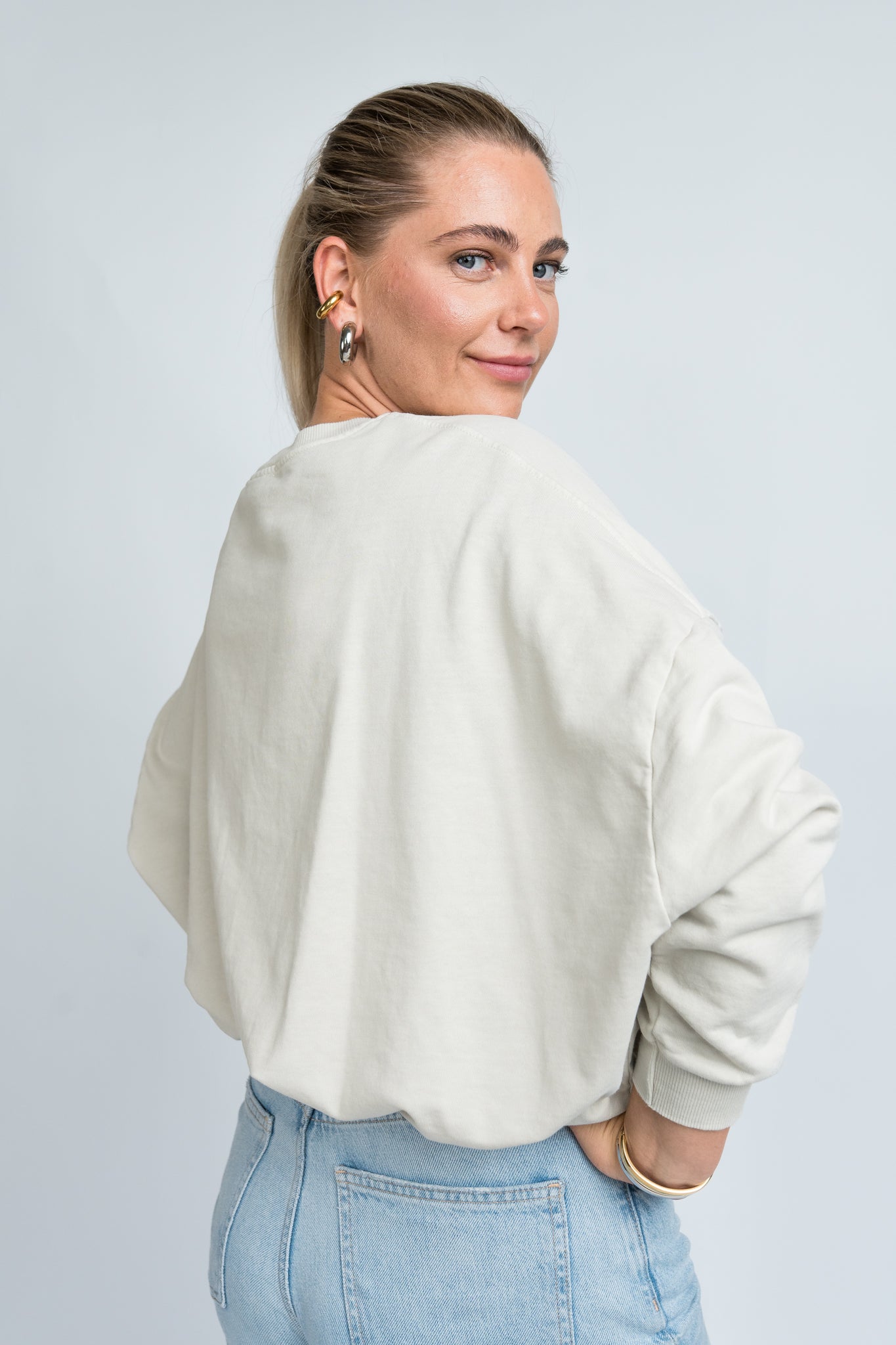 Sweater Oversized mit Bund Beige von hinten