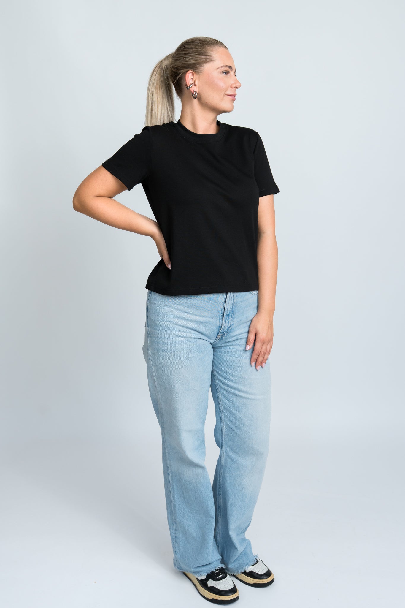 T-Shirt Kastig Mittellang Schwarz Ganzkörper