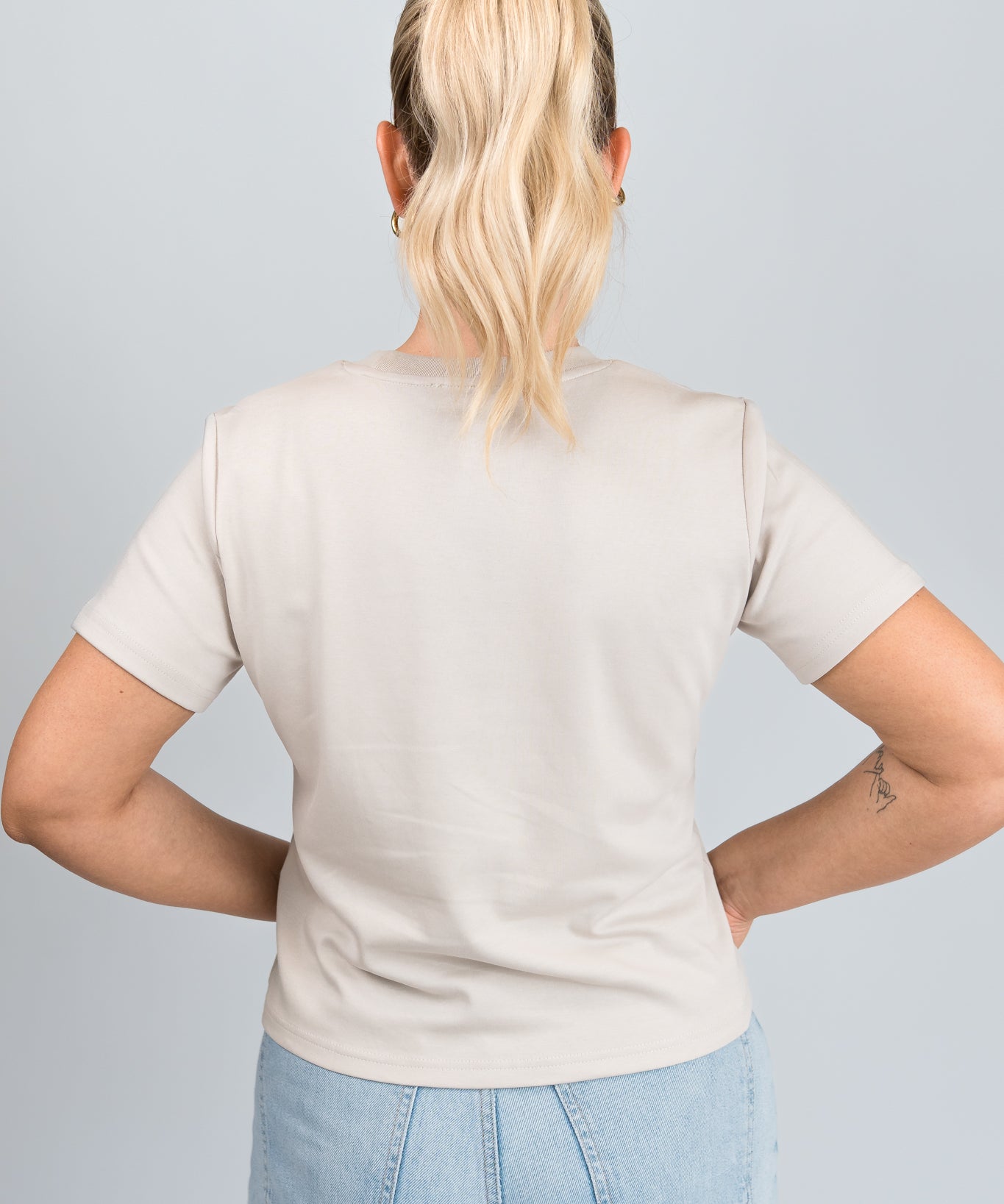 T-Shirt Kastig Mittellang Greige von hinten