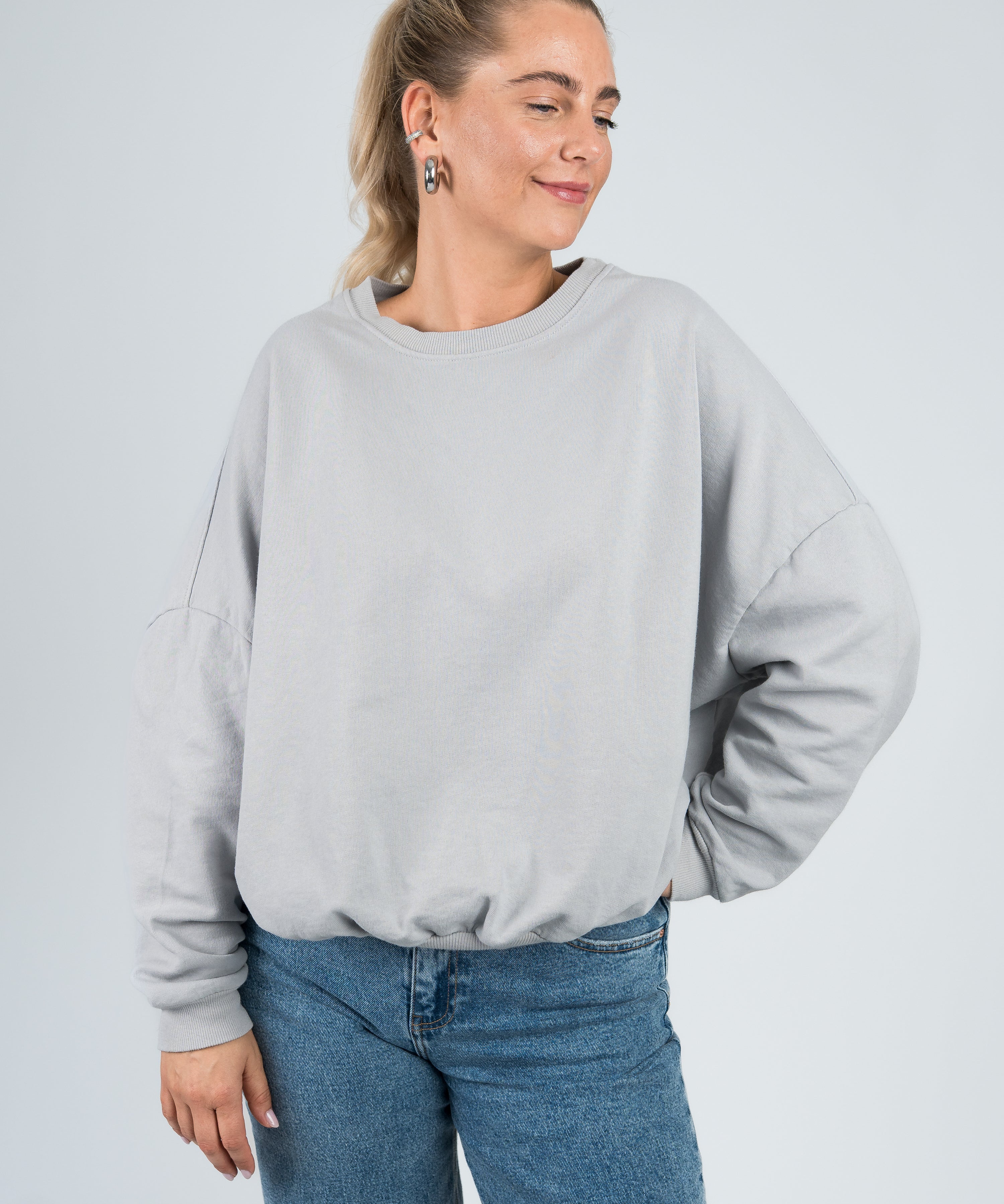 Sweater Oversized mit Bund Hellgrau von vorne
