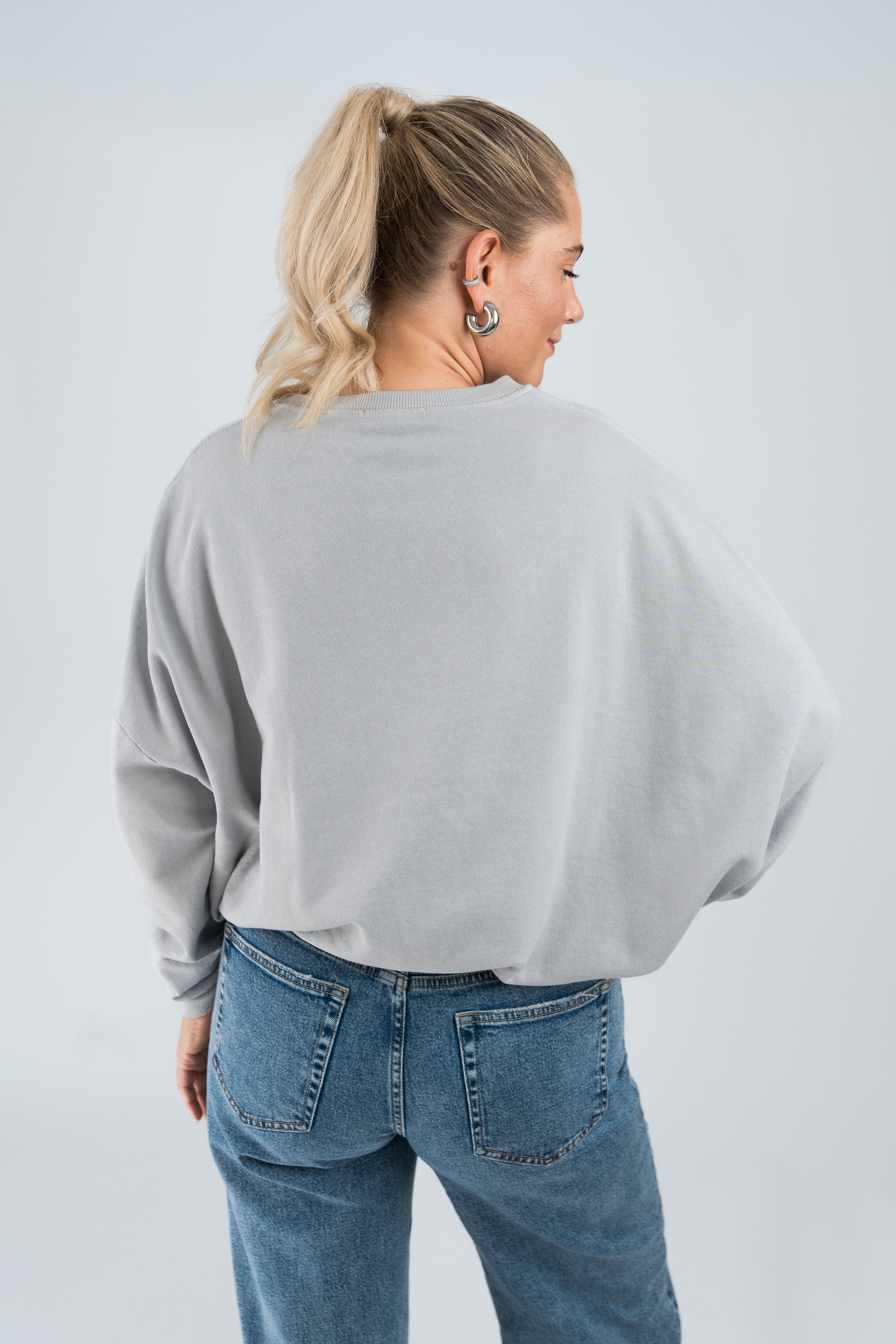 Sweater Oversized mit Bund Hellgrau von hinten