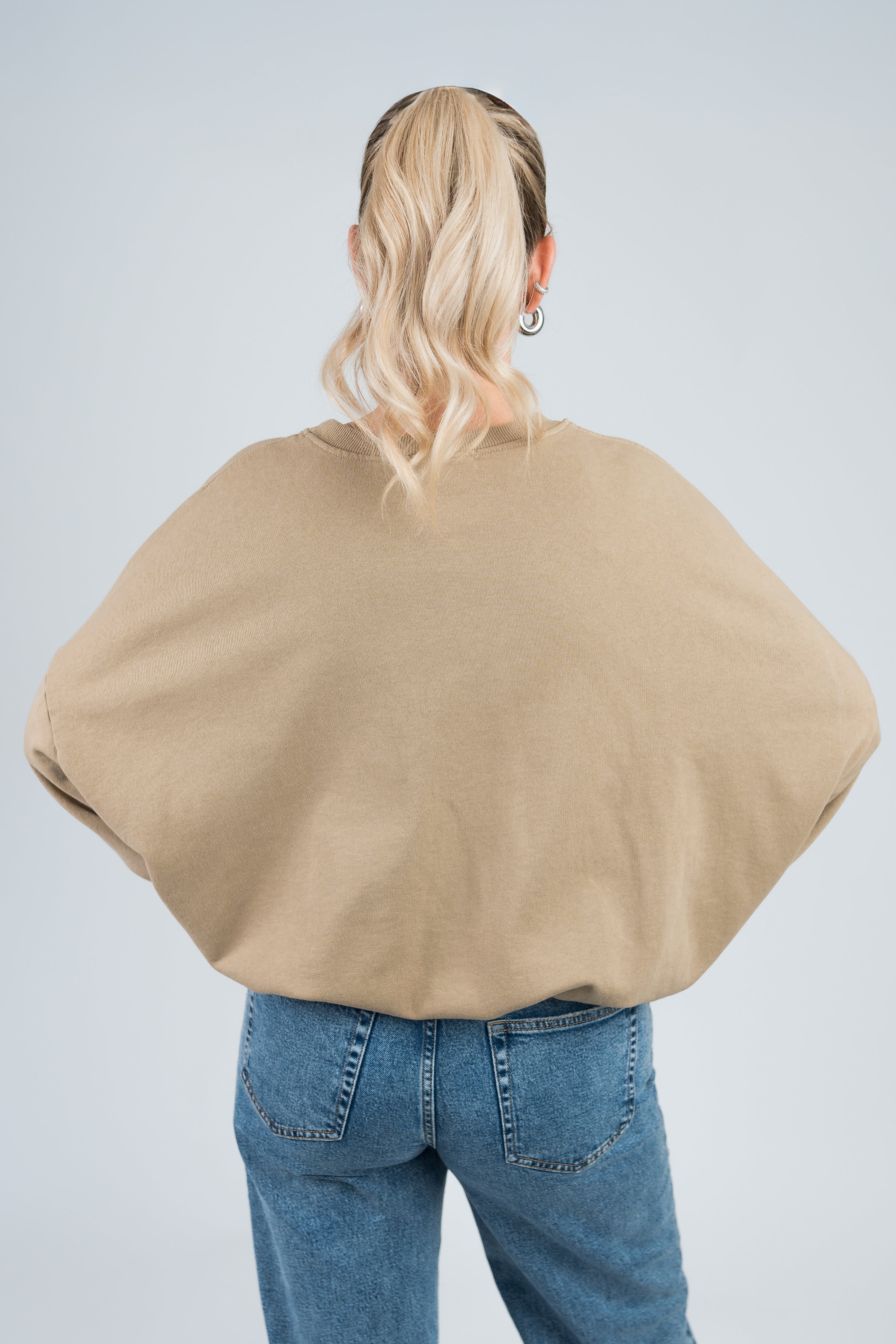 Sweater Oversized mit Bund Hellbraun Beige von hinten