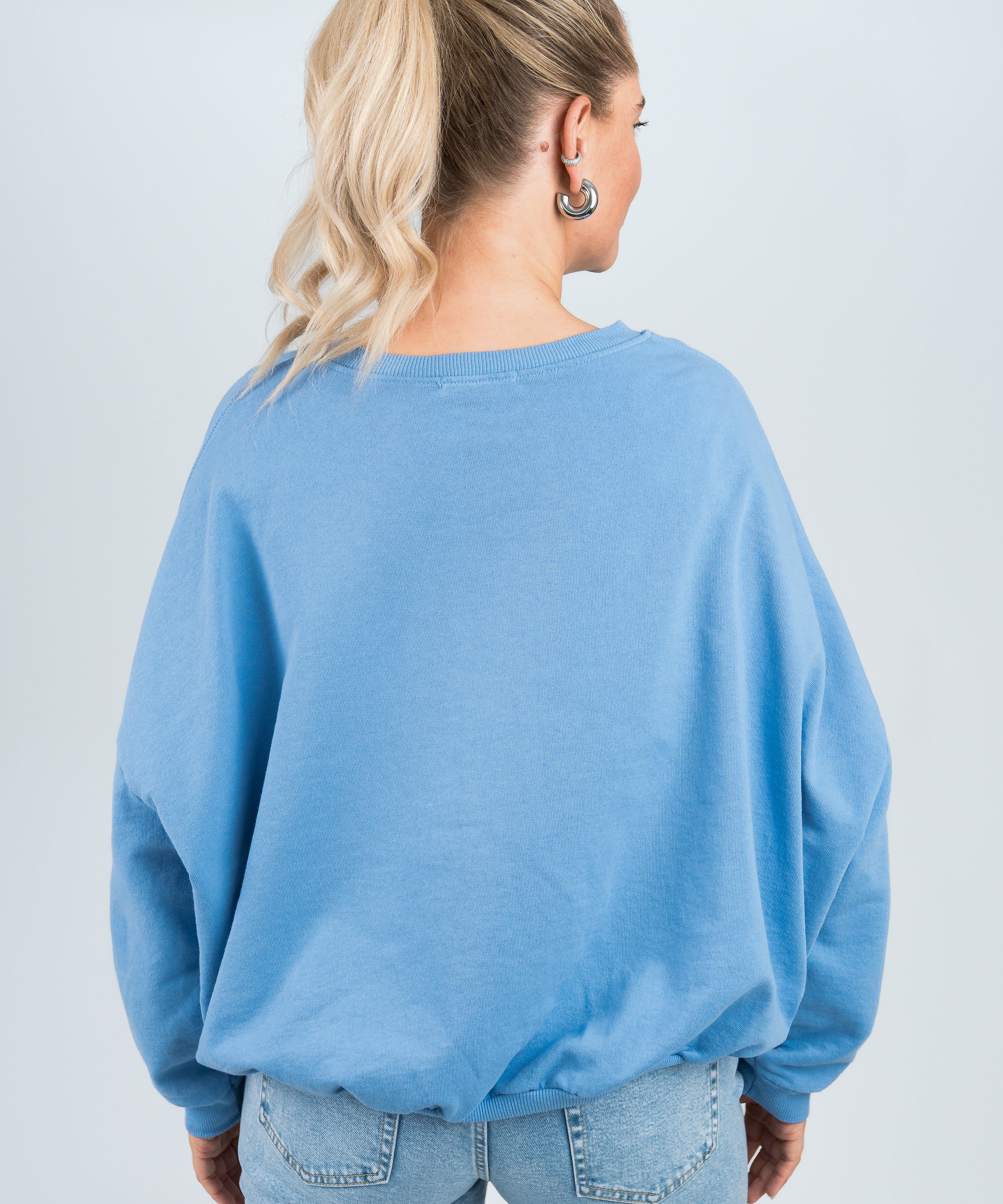 Sweater Oversized mit Bund kräftiges Blau von hinten