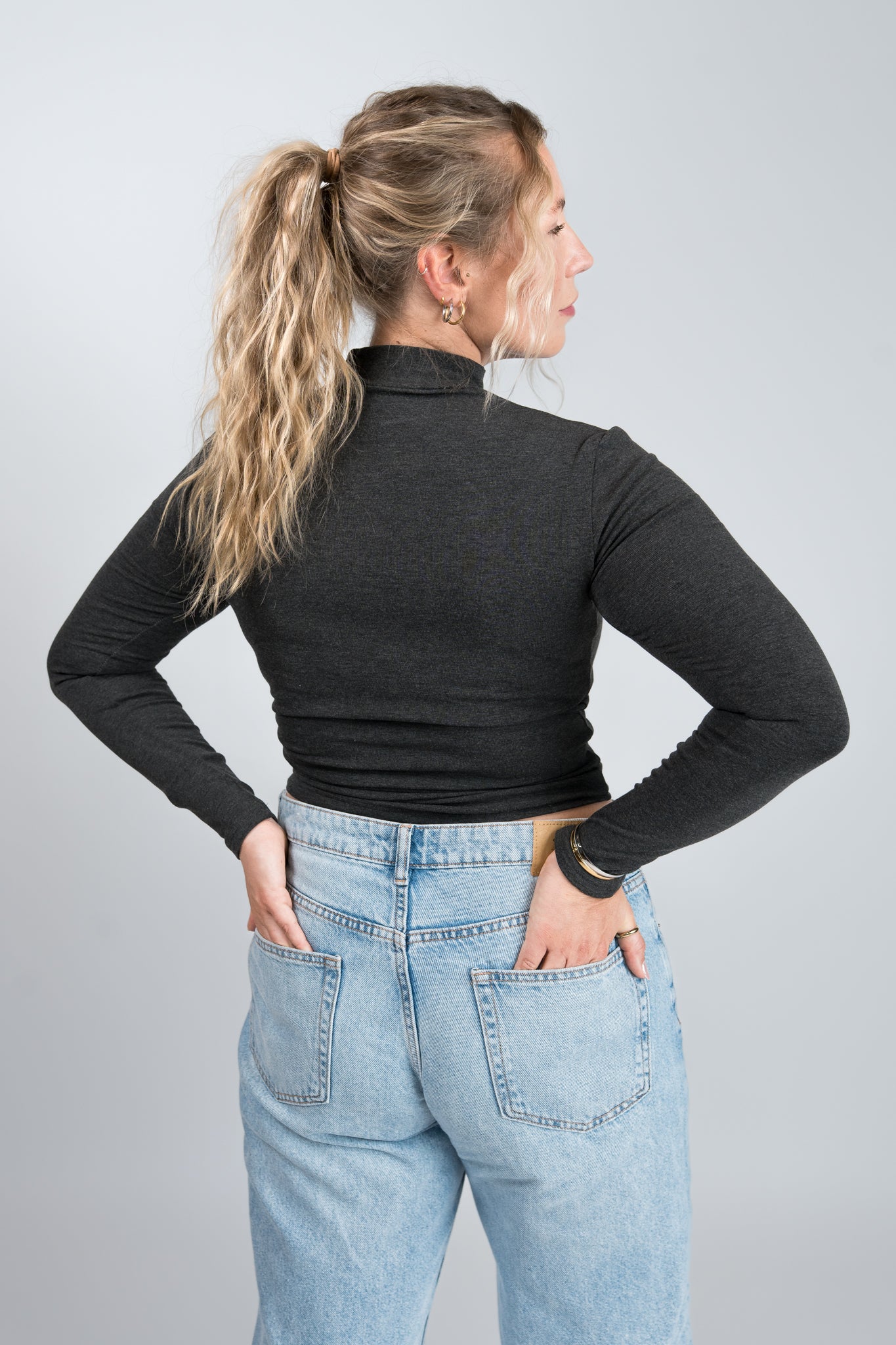 Stehkragen Langarmshirt Dunkelgrau von hinten