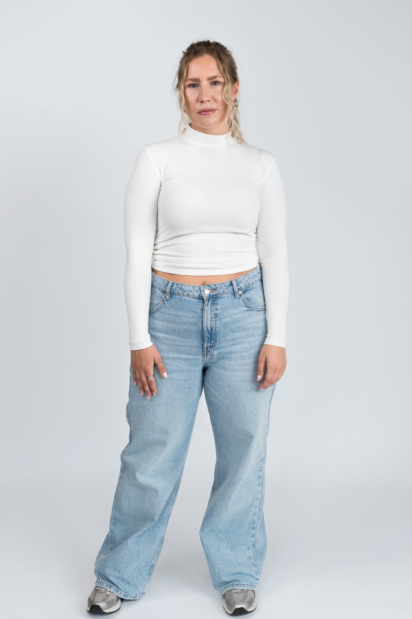 Stehkragen Langarmshirt Weiß Ganzkörper