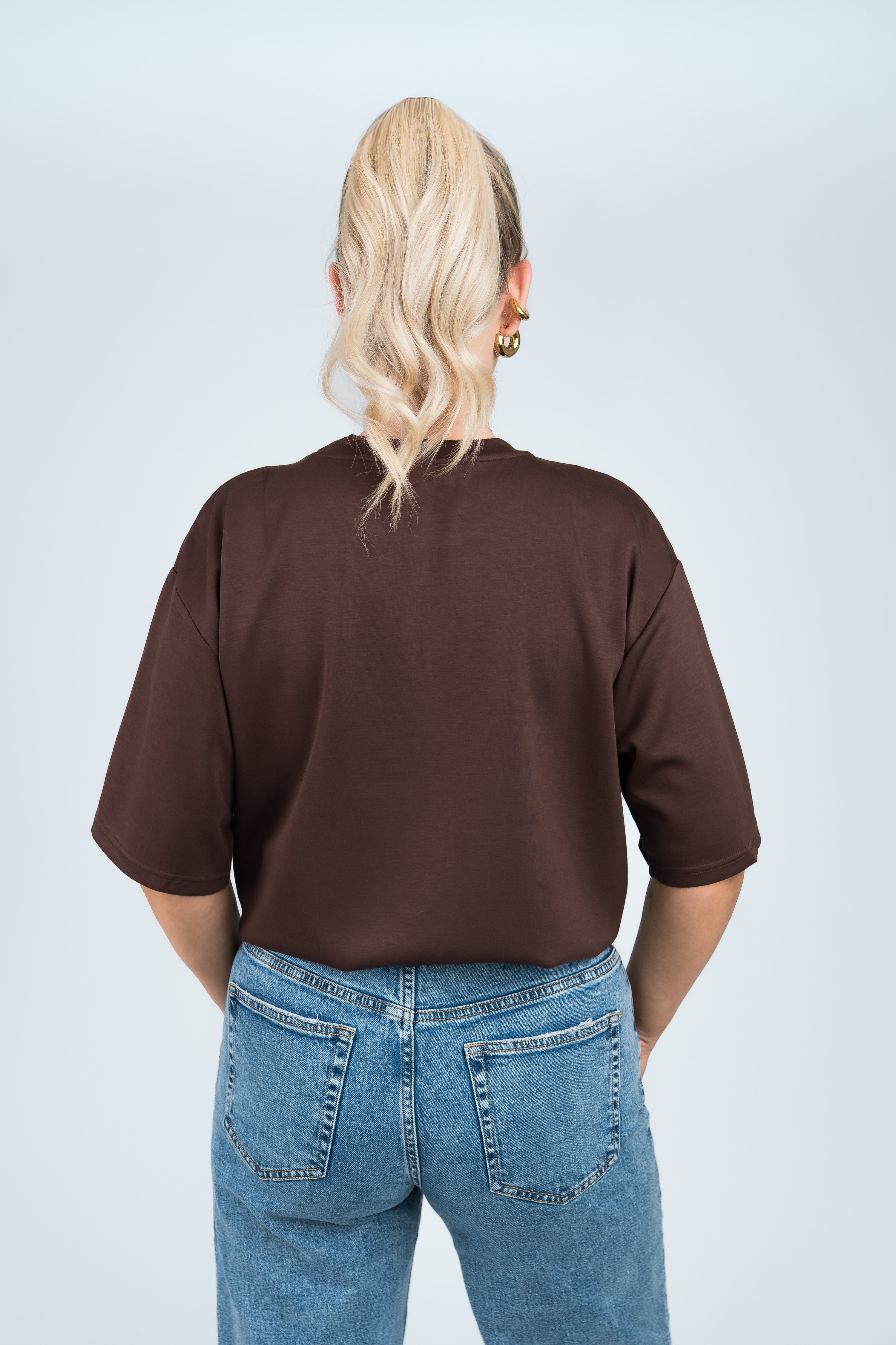 Oversized T-Shirt Viskose Dunkelbraun von hinten cropped