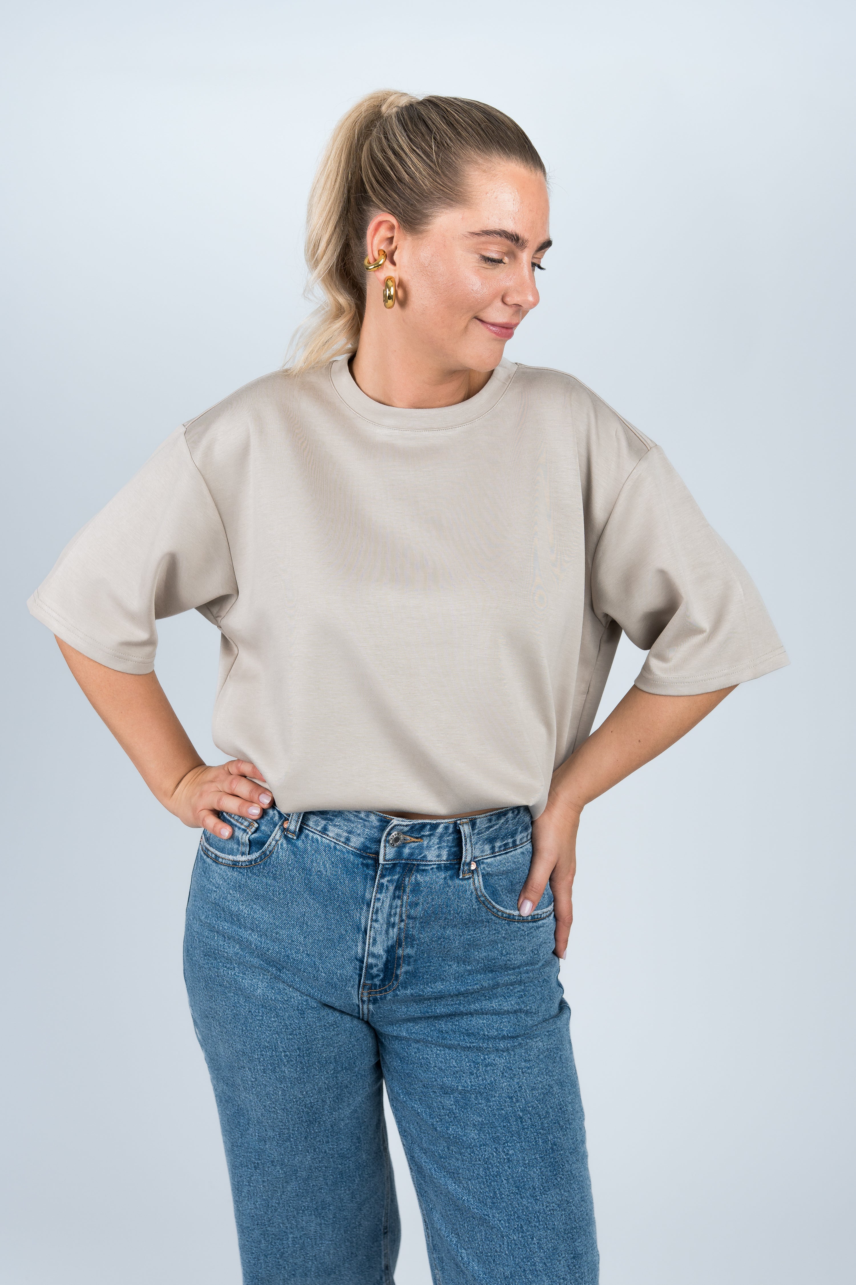 Oversized T-Shirt Viskose Beige von vorne cropped