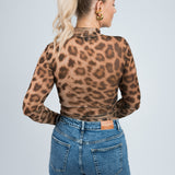 Langarmshirt Leoprint mit hohem Kragen aus Mesh von hinten
