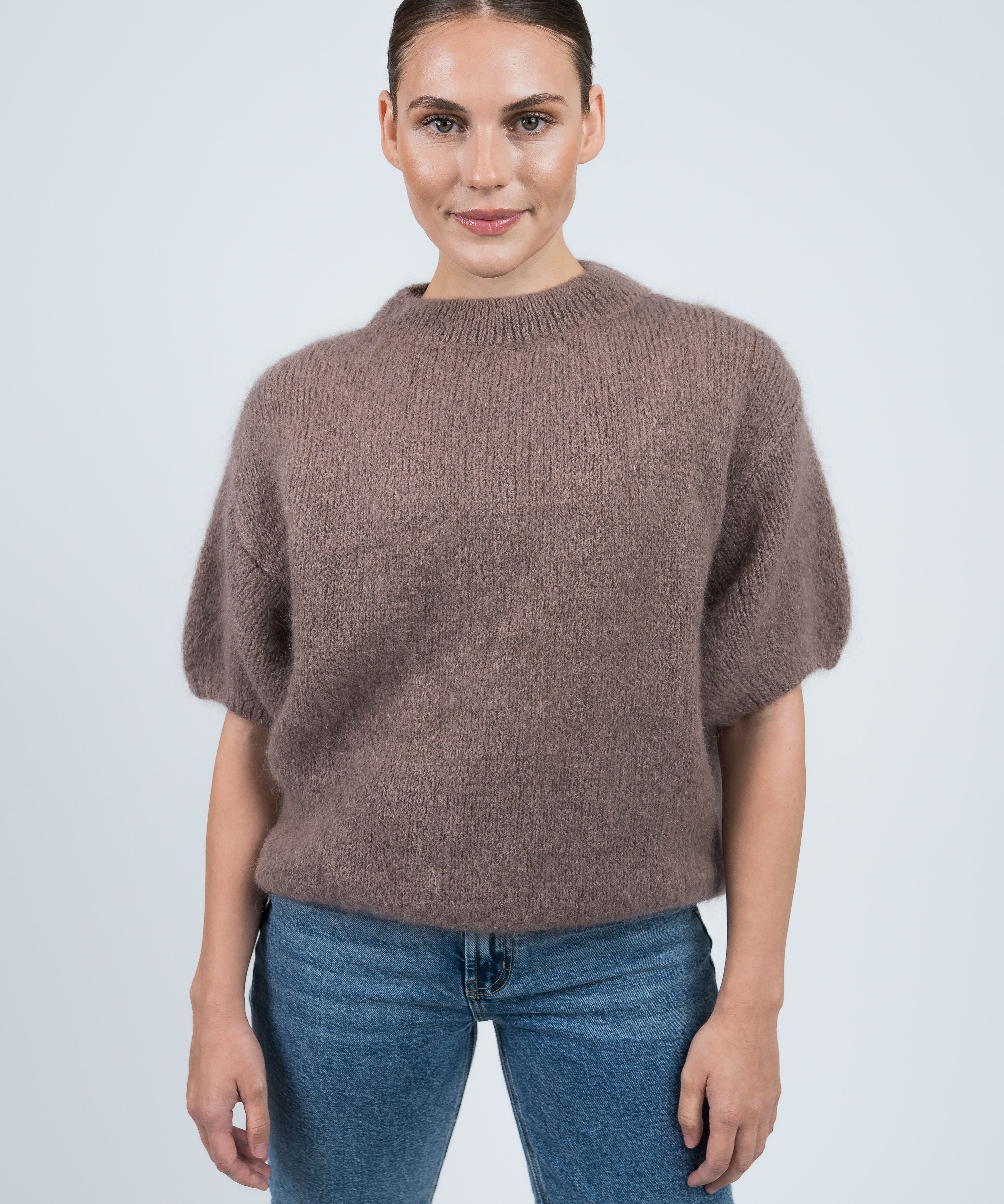 Strickpullover Rundhals mit Puffärmeln Taupe von vorne
