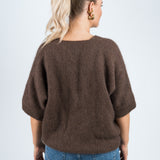 Strickjacke Mittellanger Arm mit goldenen Knöpfen Dunkelbraun von hinten