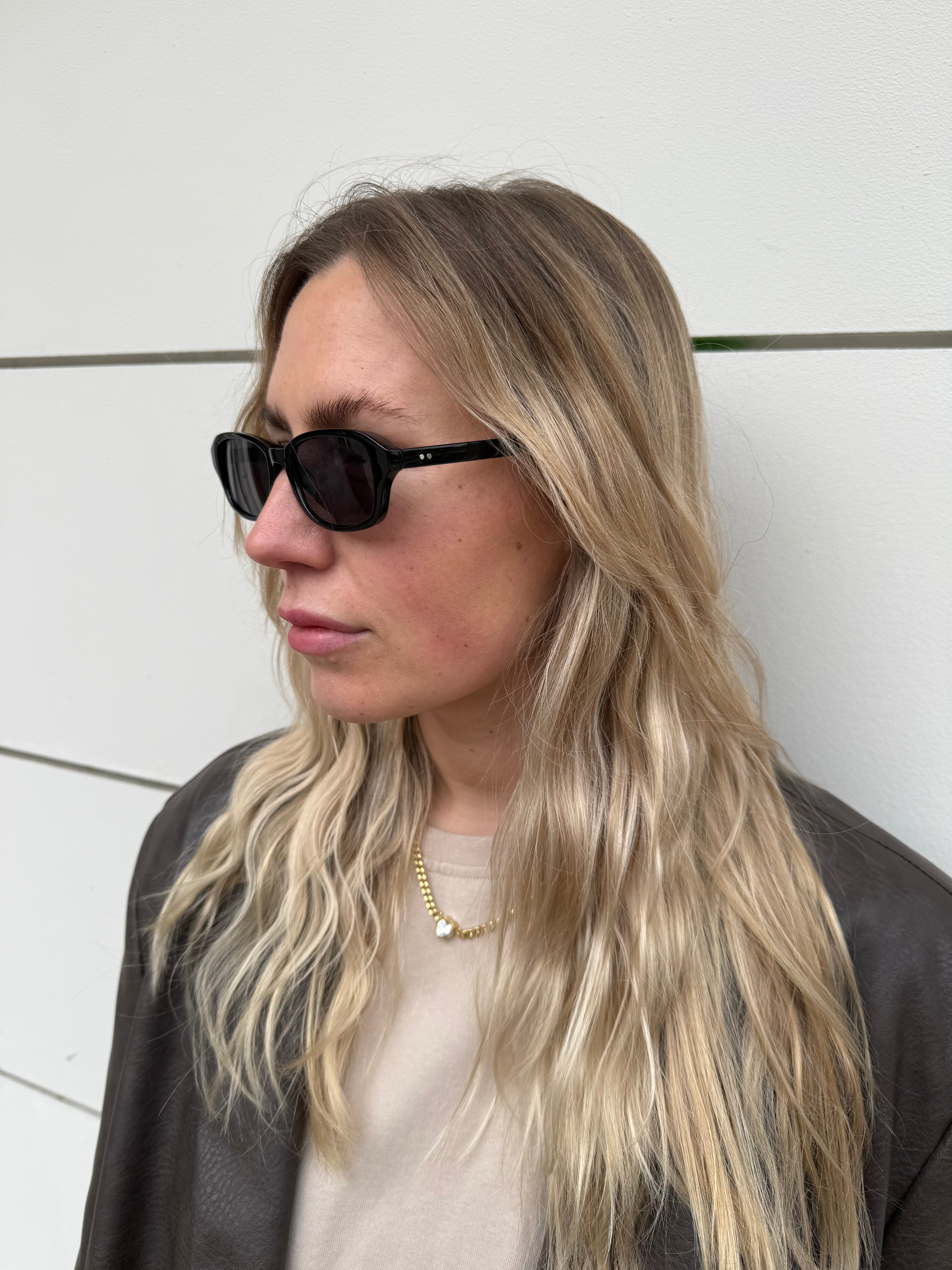 Sonnenbrille kleine eckige Gläser Close Schwarz