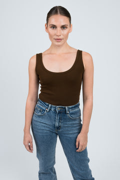 Body Gerippt mit Druckknöpfen Dunkelbraun von vorne